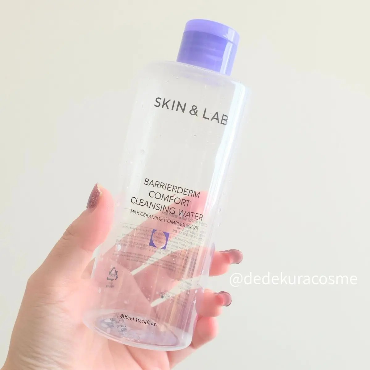 スキンアンドラブのクレンジングウォーター使い切り👏🏻🎀さっぱりしてて使いやすかったけどもう廃盤なのかどこにも売ってないのが残念😇しんどい時はクレンジングウォーターがデデクラの定番なので今はメイクプレムのクレンジングウォーター使用中☺