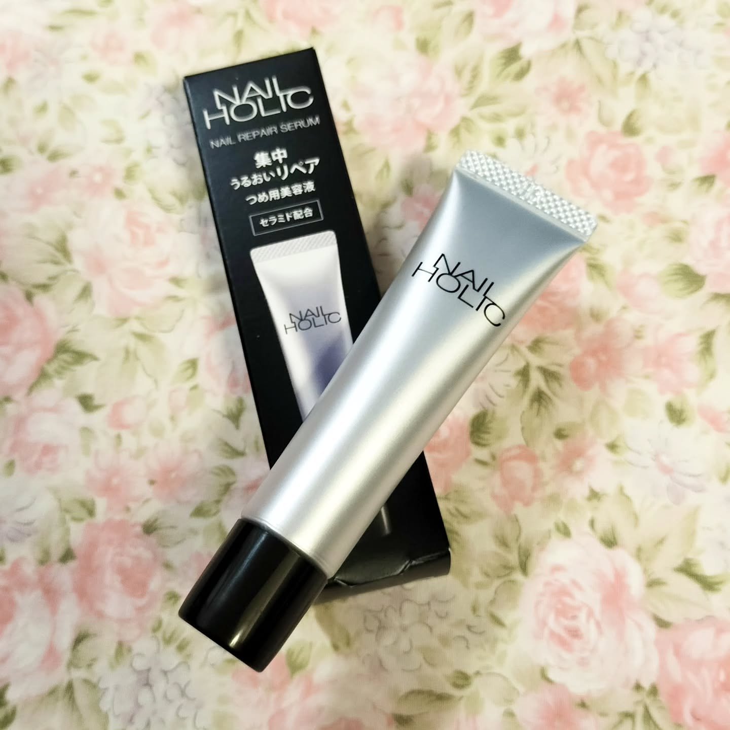 ネイルホリックから商品提供をいただきました

セラミド*1をはじめとするうるおい成分*2が贅沢に配合された、つるんと美しい爪へ導いてくれるつめ用美容液✨

1日に2～3回を目安に、爪や指先に適量を塗布し、マッサージするようになじませて使用し