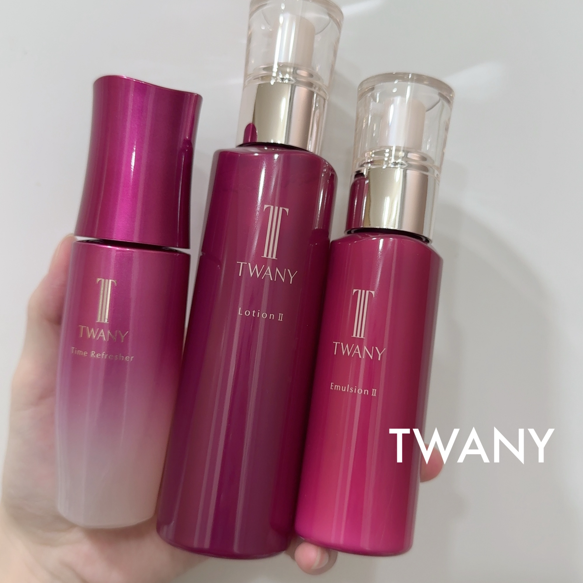 3ステップの角層アプローチで、うるおいめぐるハリ肌へ🫧

大好きなTWANYのおすすめ3step❕
使い心地はもちろんのこと、華やかだけどきつくないローズ系の香りがとっても良かった🍃✨
普段は色々使ってる方もぜひライン使いで試して欲しい