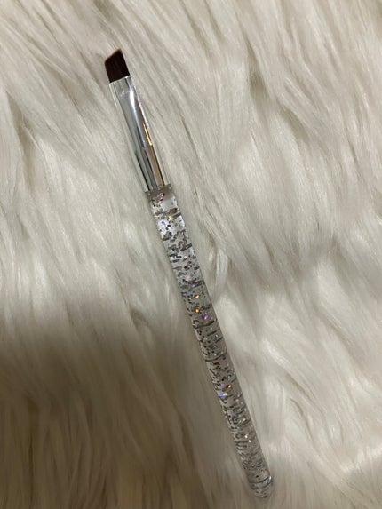 セリア ななめカットブラシ SHARP-ANGLEDBRUSHのクチコミ「セリアで購入したななめカットブラシ。
三角ゾーンに使いたくて買ってみたんですが、思ったよりコ.....」(2枚目)