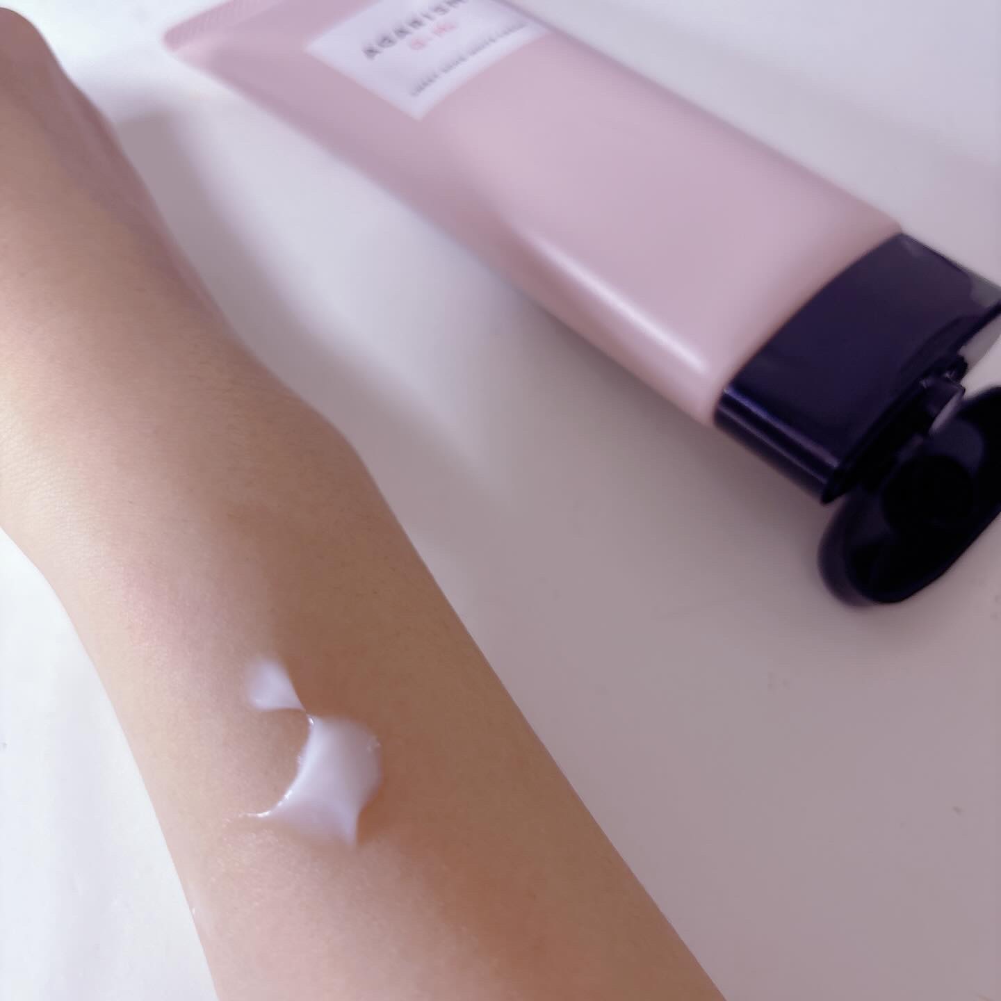 AGARISM キューミースウィートボムホワイトクリームのクチコミ「.*･♡°+°･♡*..*･♡°+°･
モニターさせて頂きました♡♡
⁡
アガリズムの
スウィ.....」（3枚目）