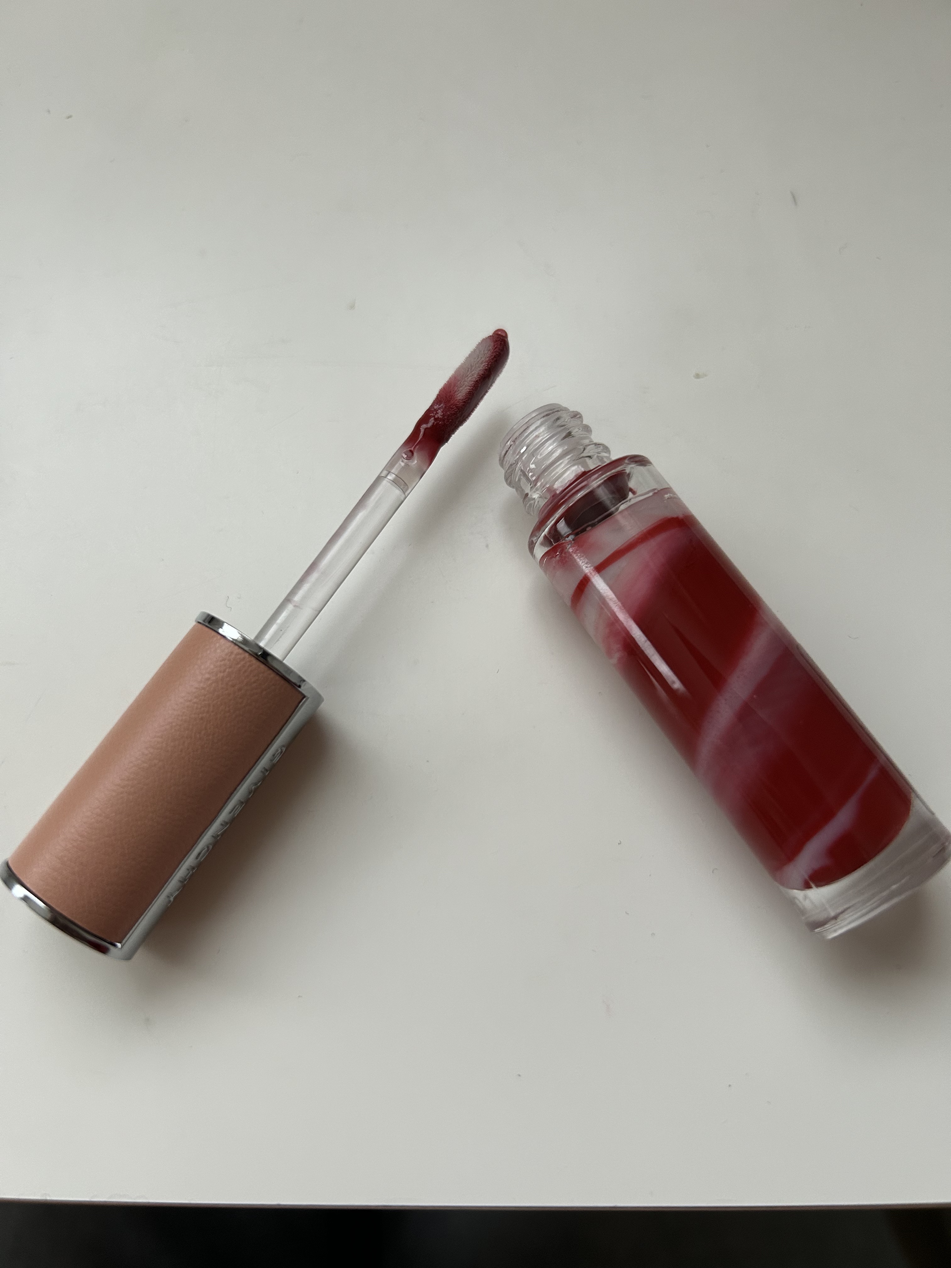 ローズ・パーフェクト・リキッド No.37 ルージュ･グレネ（新）/GIVENCHY/口紅を使ったクチコミ（2枚目）