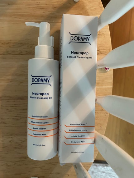 DOPAMY Neuropep 8 Reset Cleansing Oil のクチコミ「とてもシンプルで海外っぽいパッケージがとてもよき!海外っぽいパッケージに惹かれる私です。
使い.....」(1枚目)