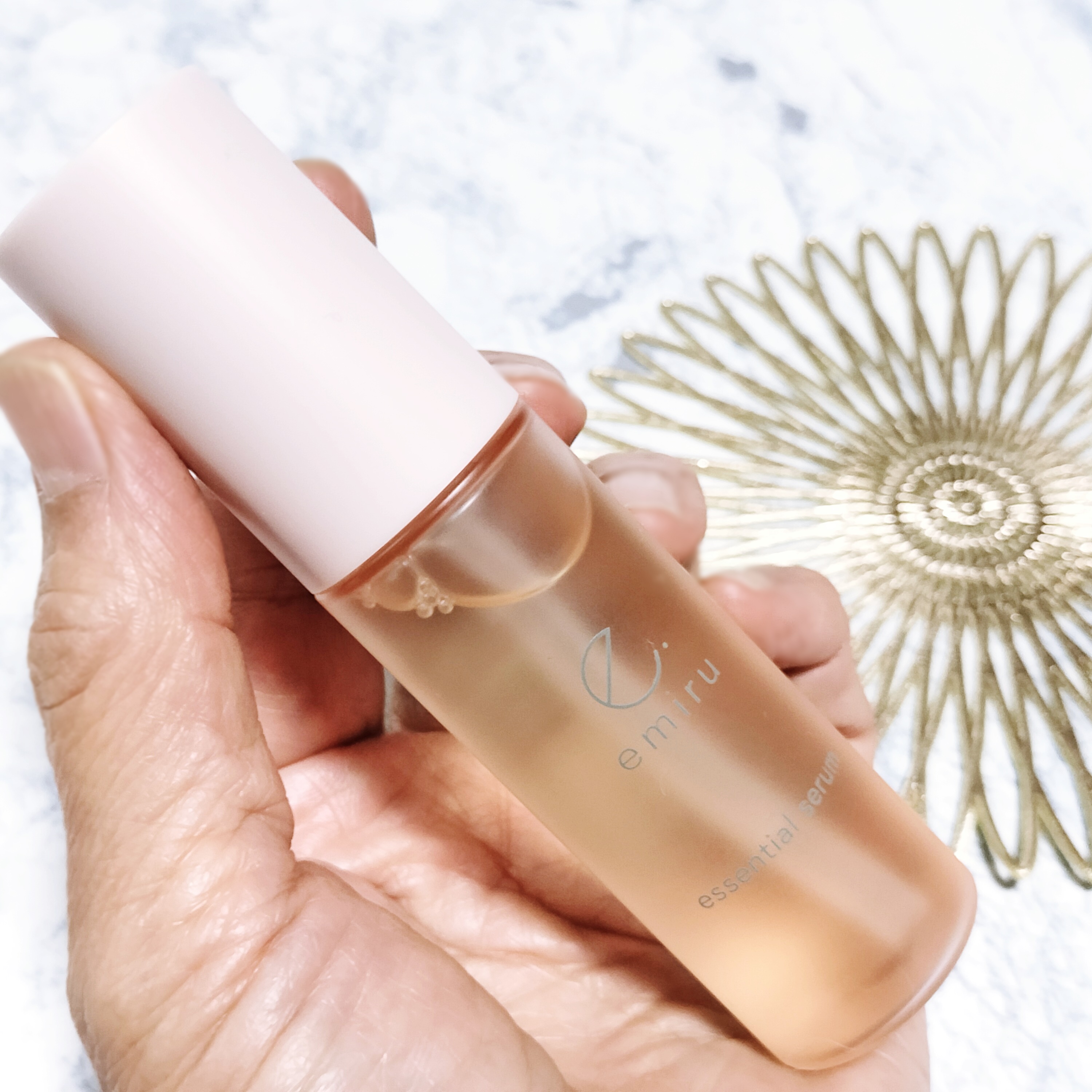 エッセンシャルセラム/emiru/美容液を使ったクチコミ（2枚目）