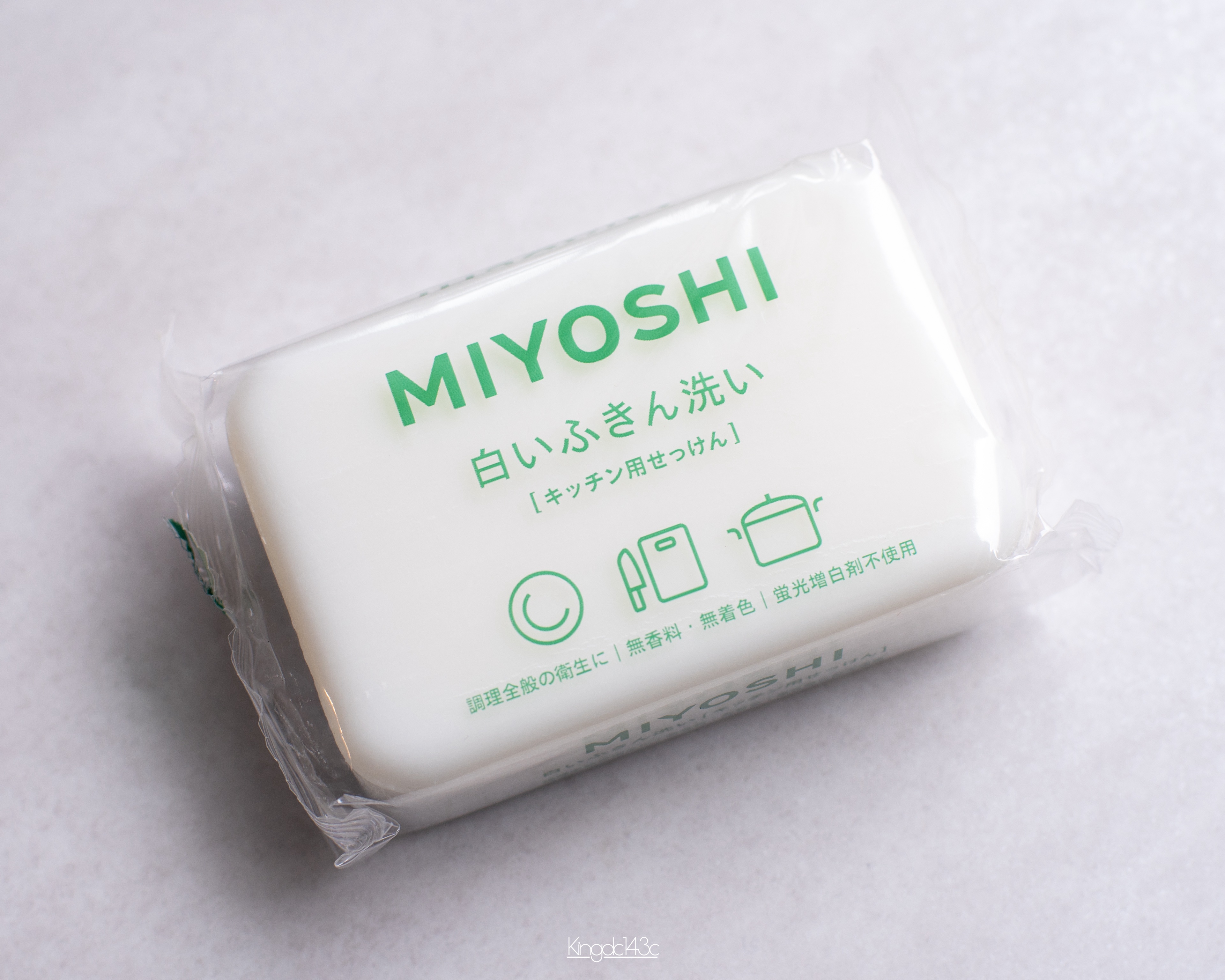 .
⁡
MIYOSHI
白いふきん洗い
⁡
キッチン用の石鹸で
主に食器洗いに使っています
⁡
泡立ちが良く
ギトギト油汚れにかなり強いです
カレーの鍋、揚げ鍋もこれを使って
スッキリ洗っています
水を流すと泡があっという間に消えるので
す