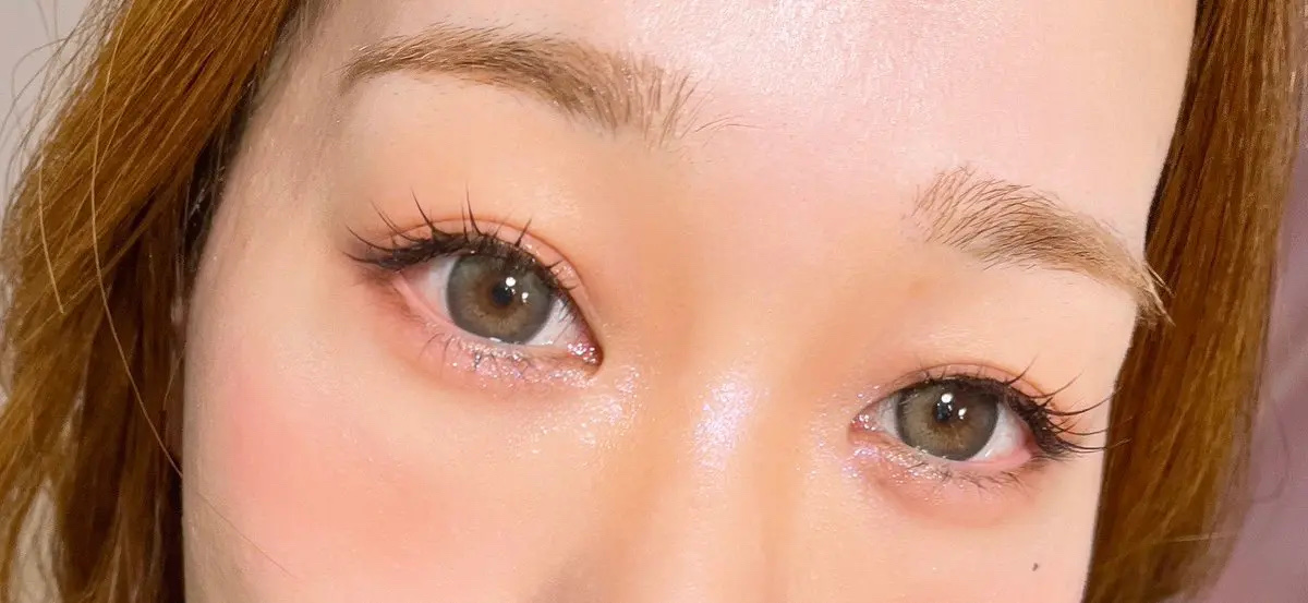 ミッシュブルーミン209.203
このﾋﾟｬﾝﾋﾟｬﾝﾋﾟｬﾝ‼︎ってなる束感の
あるつけまつげだーーいすき！👀🎆

２枚目はストックです。笑

#つけまつげ 
#マル秘爆盛れ自撮り術 