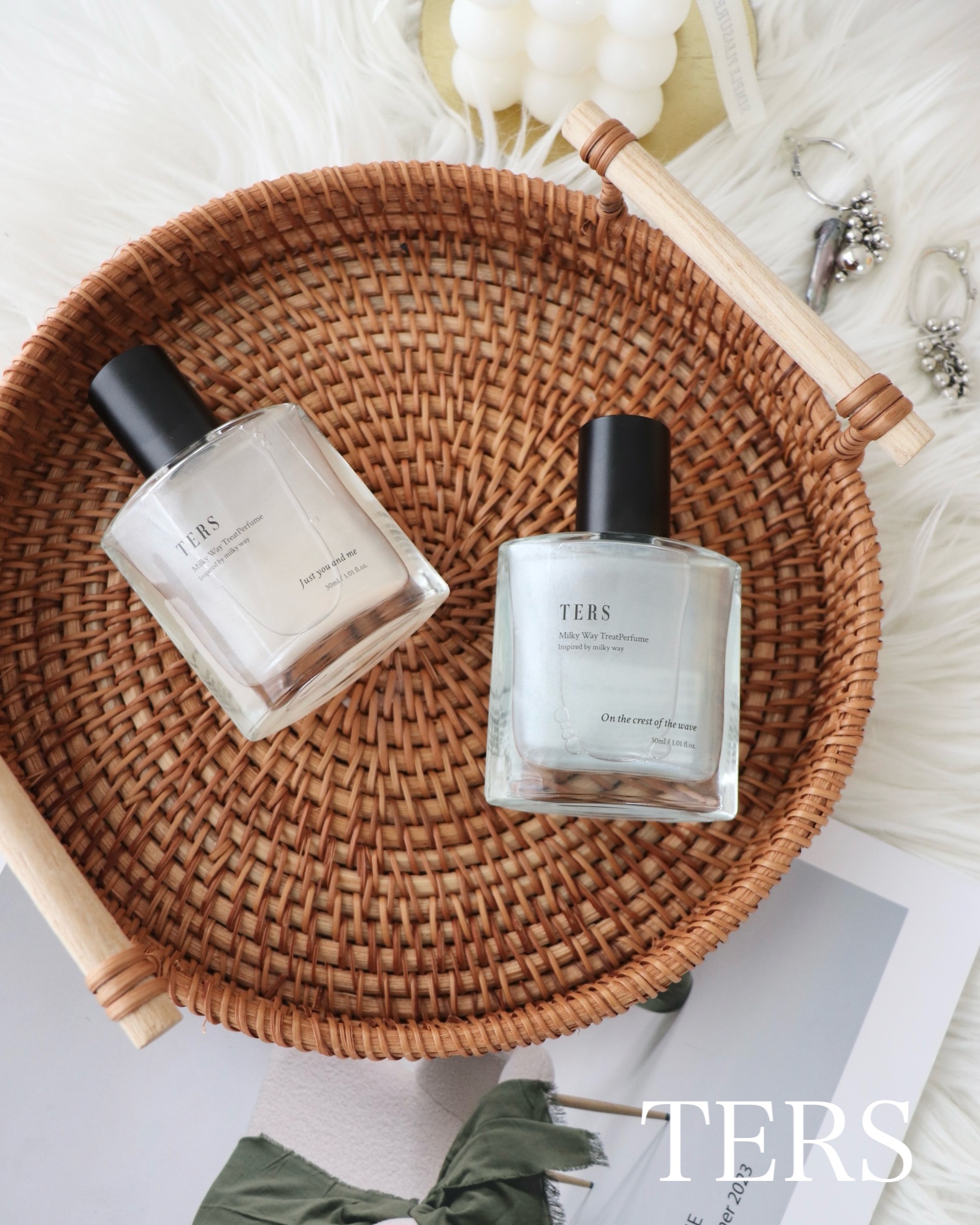 香水仕立ての上質なヘアケア🌸

🤍TERSトリートパフュームJYAM
Just you and me
上質なモスを効かせたムスクと、温かみのあるアンバーの香り

🤍TERSトリートパフューム OCOW
On the crest of 