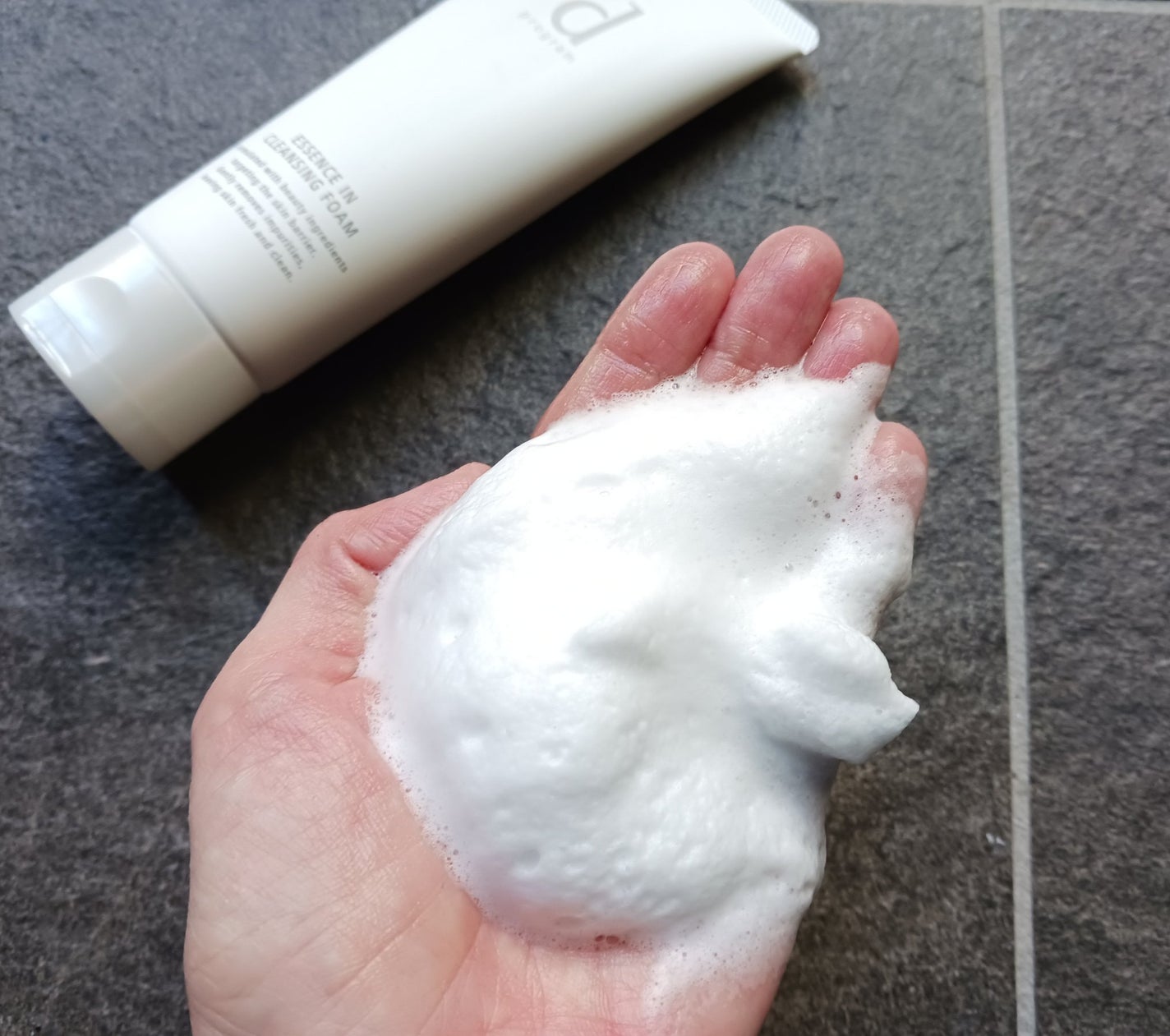 エッセンスイン クレンジングフォーム/d プログラム/洗顔フォームを使ったクチコミ(2枚目)