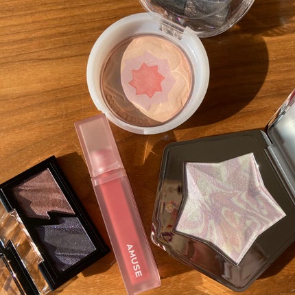 PERFECT DIARY スターダストダイヤモンドハイライトパウダーのクチコミ「 PERFECT DIARY❤️
スターダストダイヤモンド
ハイライトパウダー
N08 ネビ.....」(3枚目)