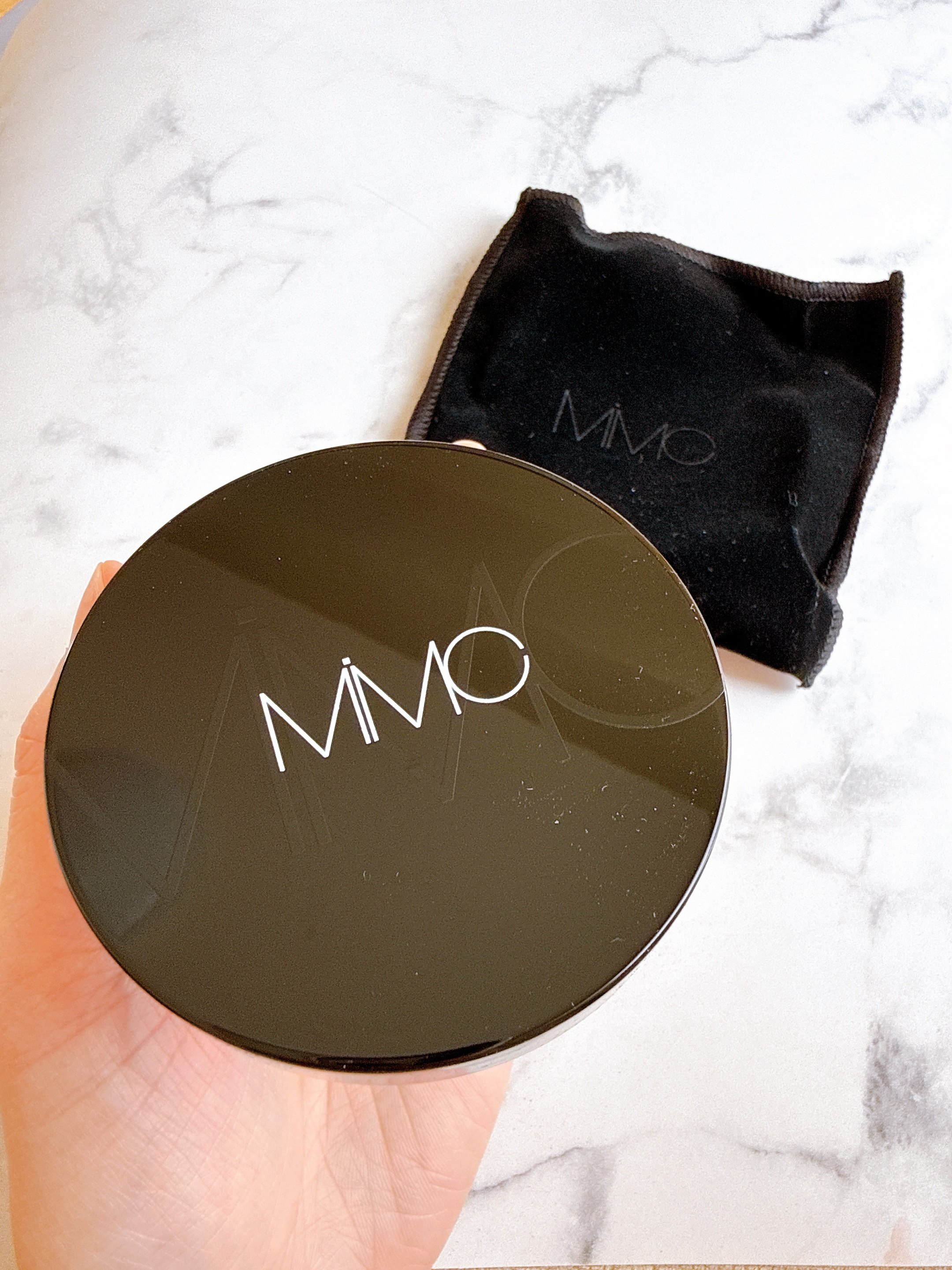 MiMC ミネラルリキッドリー ファンデーション SPF22 PA++のクチコミ「MIMCのミネラルリキッドリーファンデーションを使用しました。

パフはもちもちっとした丸形の.....」（1枚目）