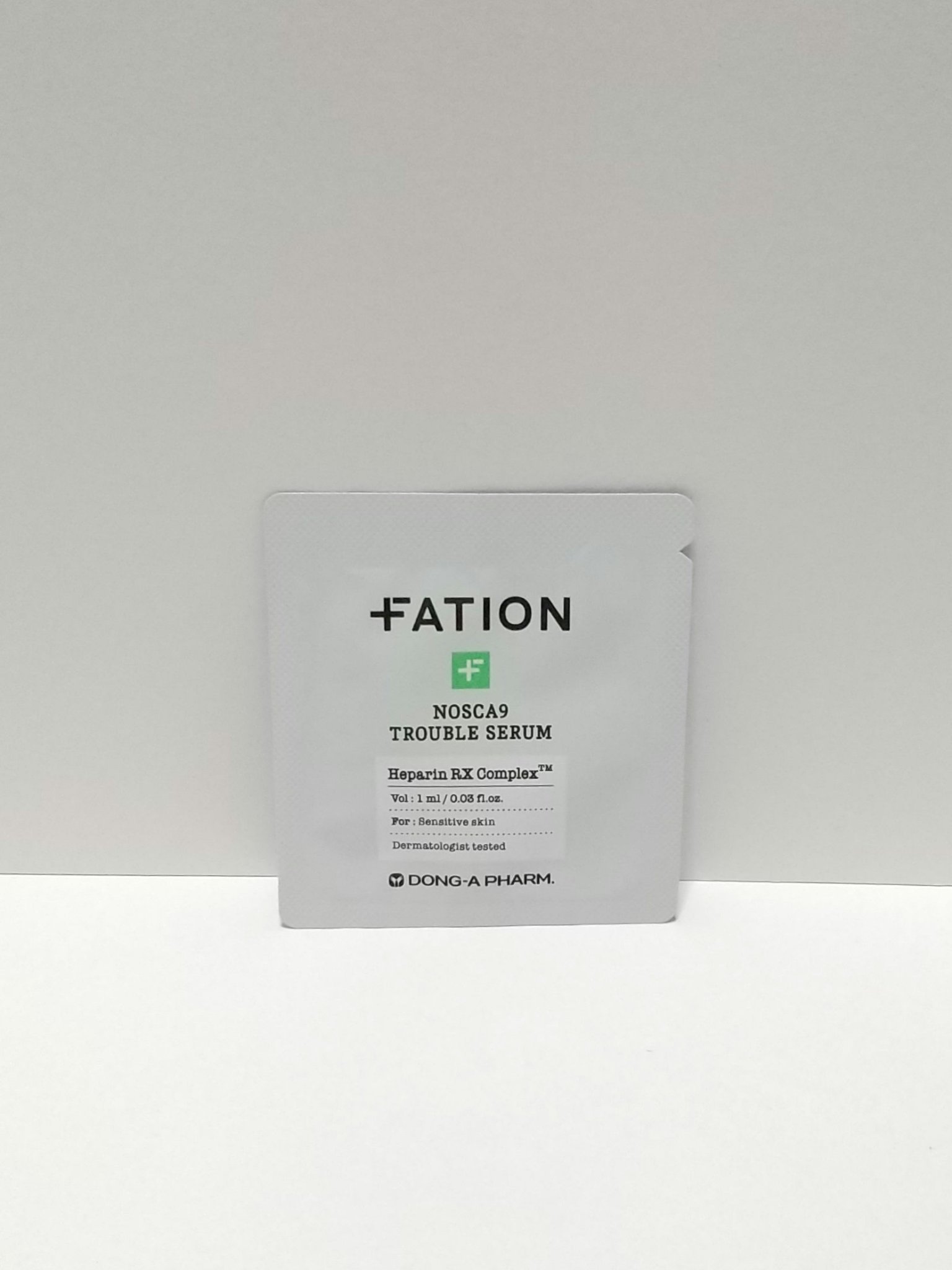 ⭐️⭐️⭐️⭐️☆
優しい使用感💕

FATION
ノスカナイン トラブル セラム

サンプルパウチ使用

液は無色透明
軽いとろみあり
匂い特になし

水分感たっぷりの美容液です
うるおうのにべたつかない
低刺激なのも⭕️

好きな使用