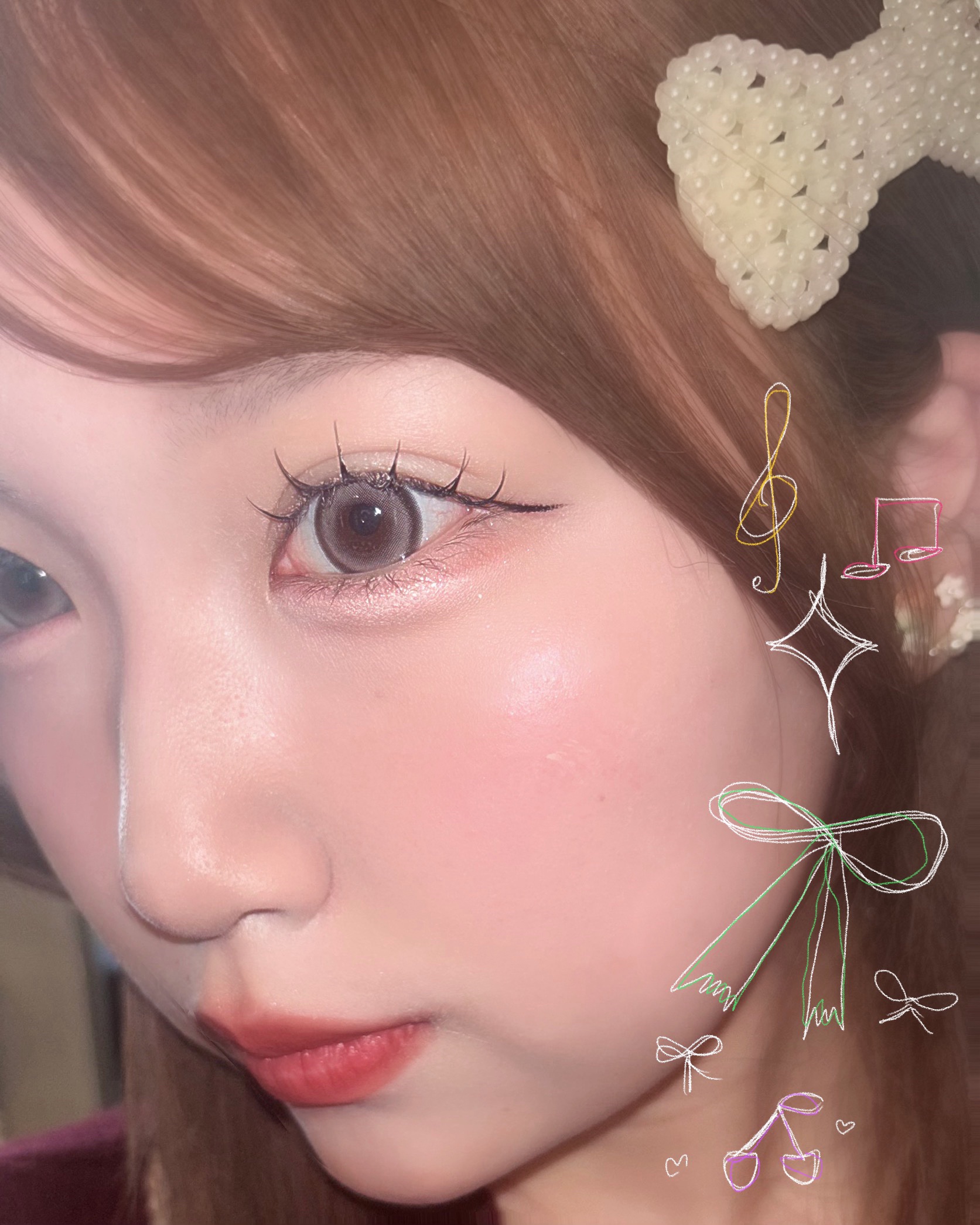 フィー フェザーライクデュアルハイライターブラシ/fwee/メイクブラシを使ったクチコミ（2枚目）