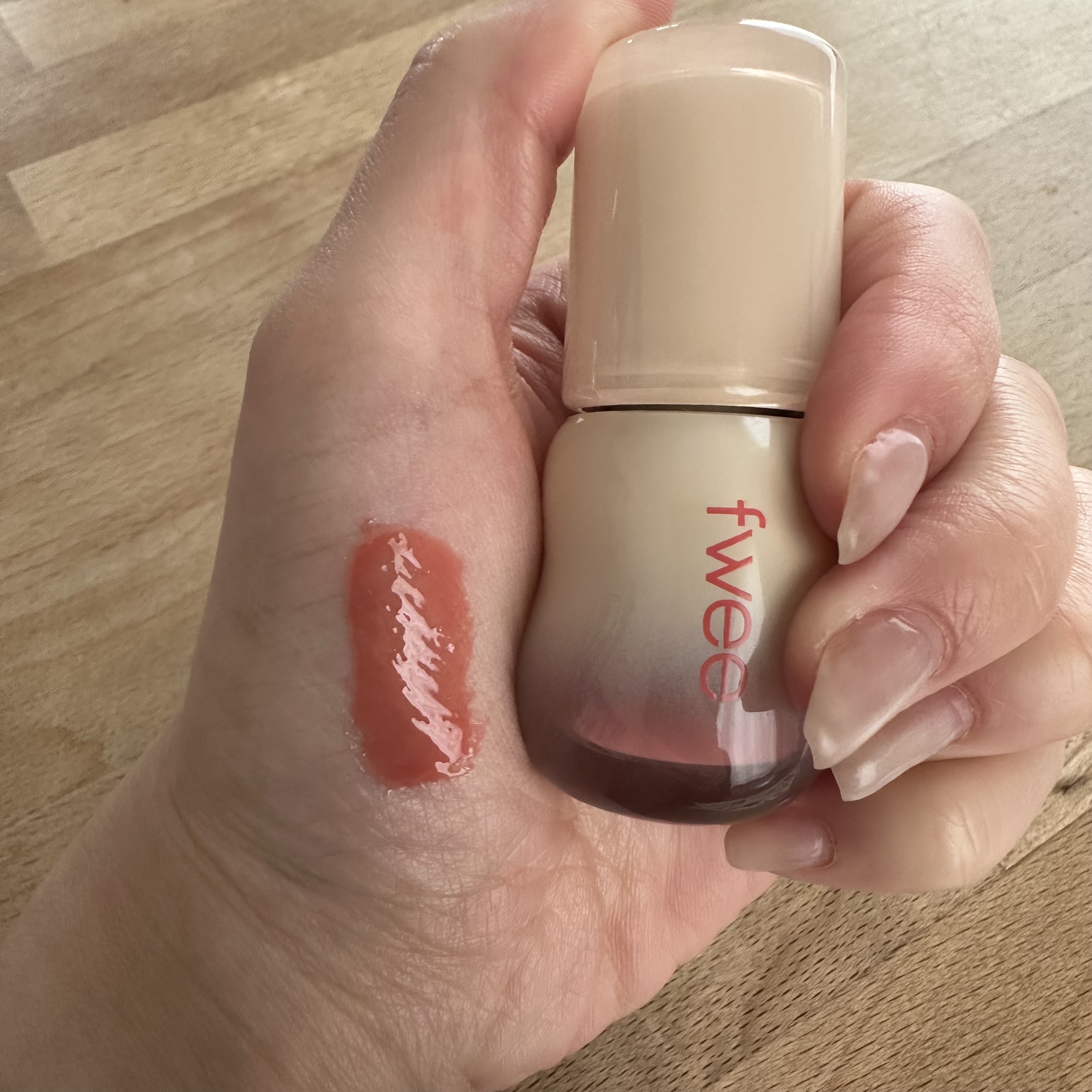 フィー 3Dボリューミンググロス/fwee/リップグロスを使ったクチコミ（2枚目）