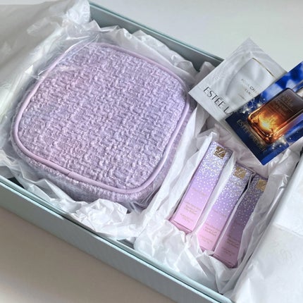 ESTEE LAUDER ピュア カラー ジェリー グロウ バームのクチコミ「エスティローダー
ホリデー限定リップ🪻
定番色も可愛い◎
------------
E.....」(2枚目)