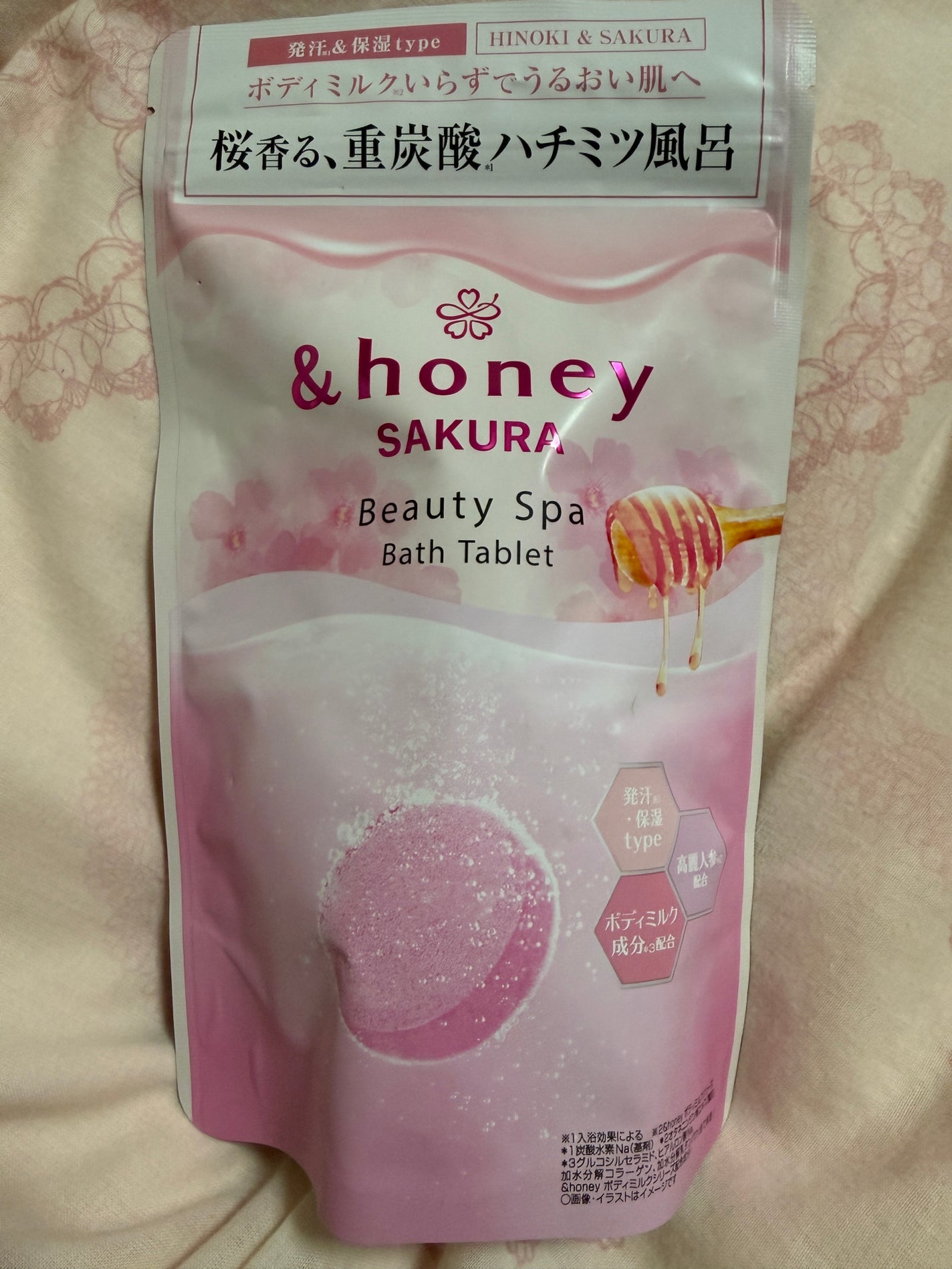 アンドハニー サクラ ビューティー スパ バスタブレット 6錠⼊り/&honey/炭酸系入浴剤を使ったクチコミ(1枚目)