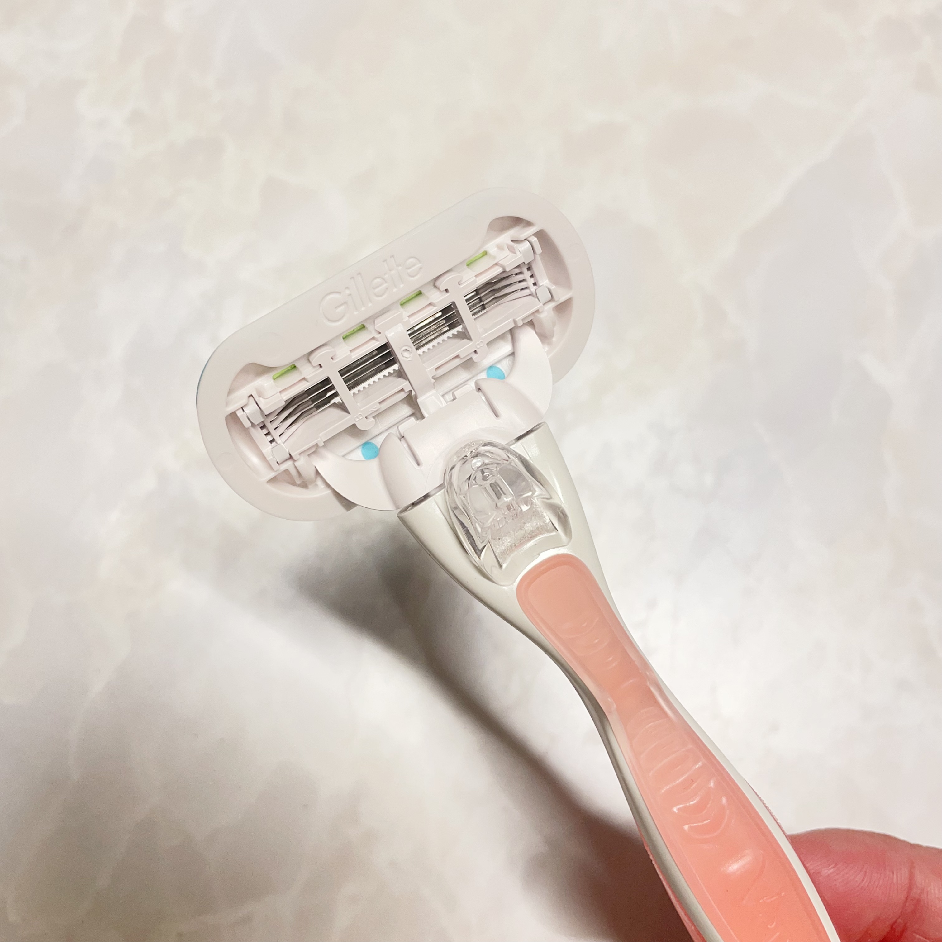 エンブレイス つるすべ肌/Gillette Venus/シェーバーを使ったクチコミ（2枚目）