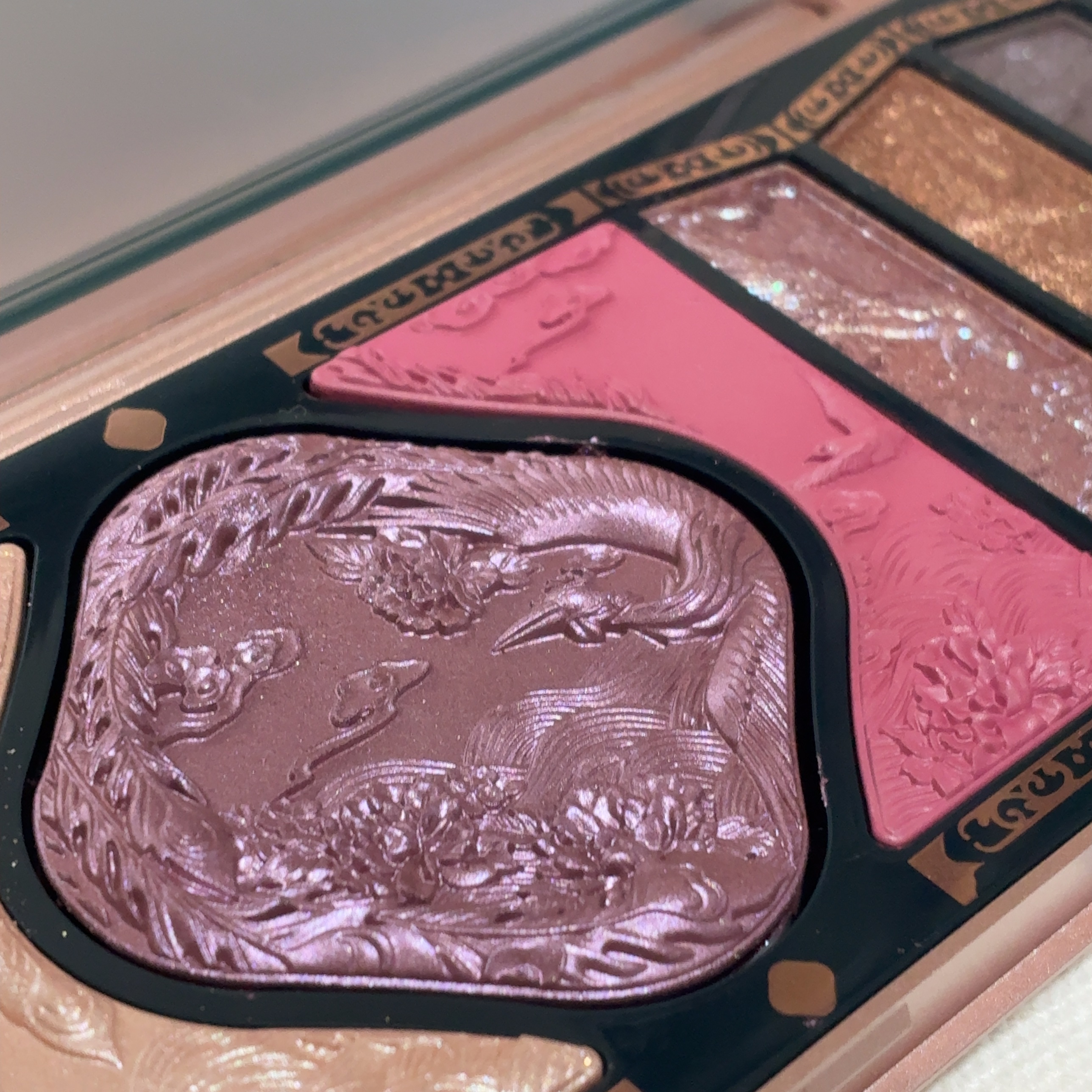 百鳥朝鳳 アイシャドウパレット｜花西子の口コミ - 頼んでいた花西子の