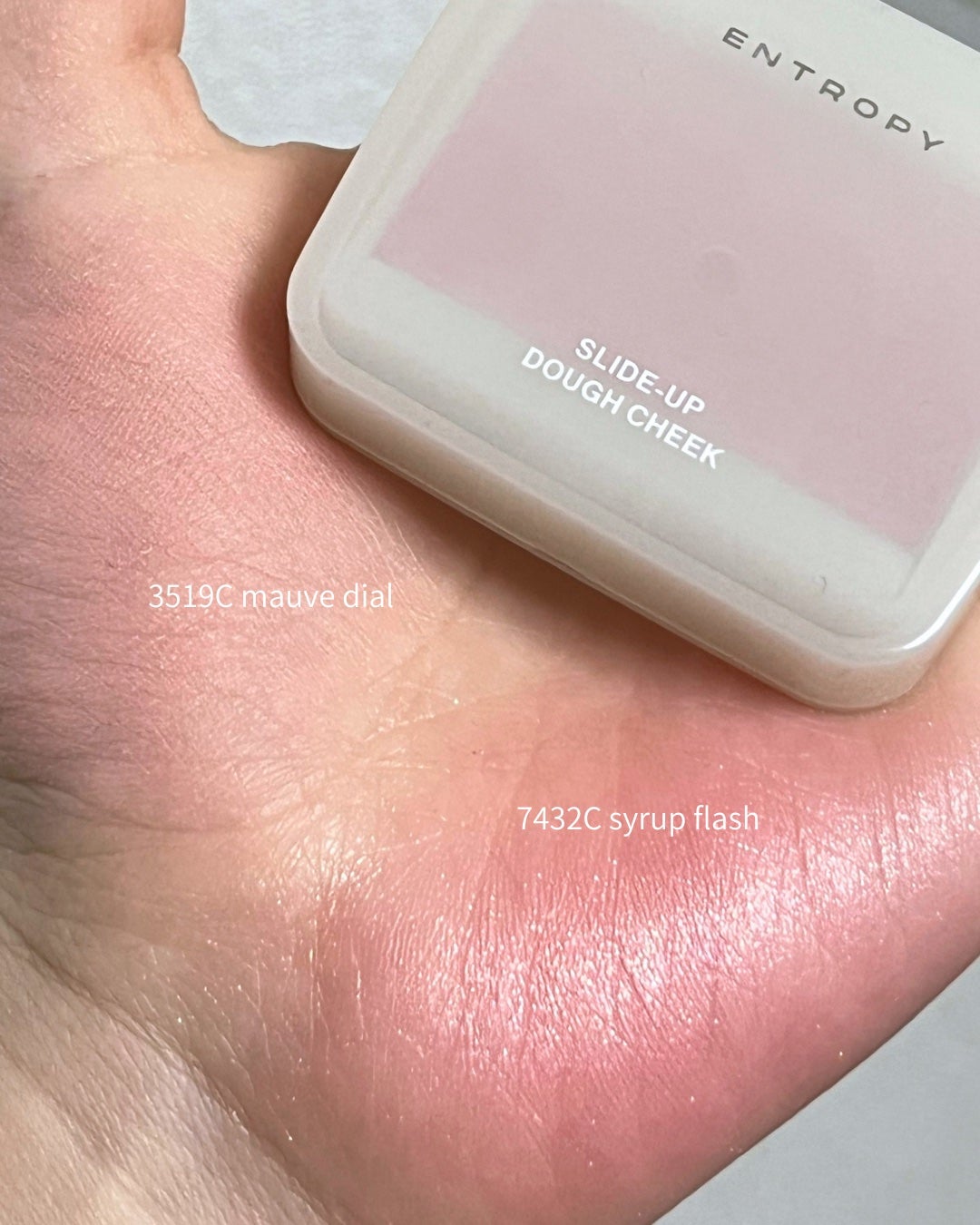 スライドアップドウチーク/ENTROPY/ジェル・クリームチークを使ったクチコミ(3枚目)