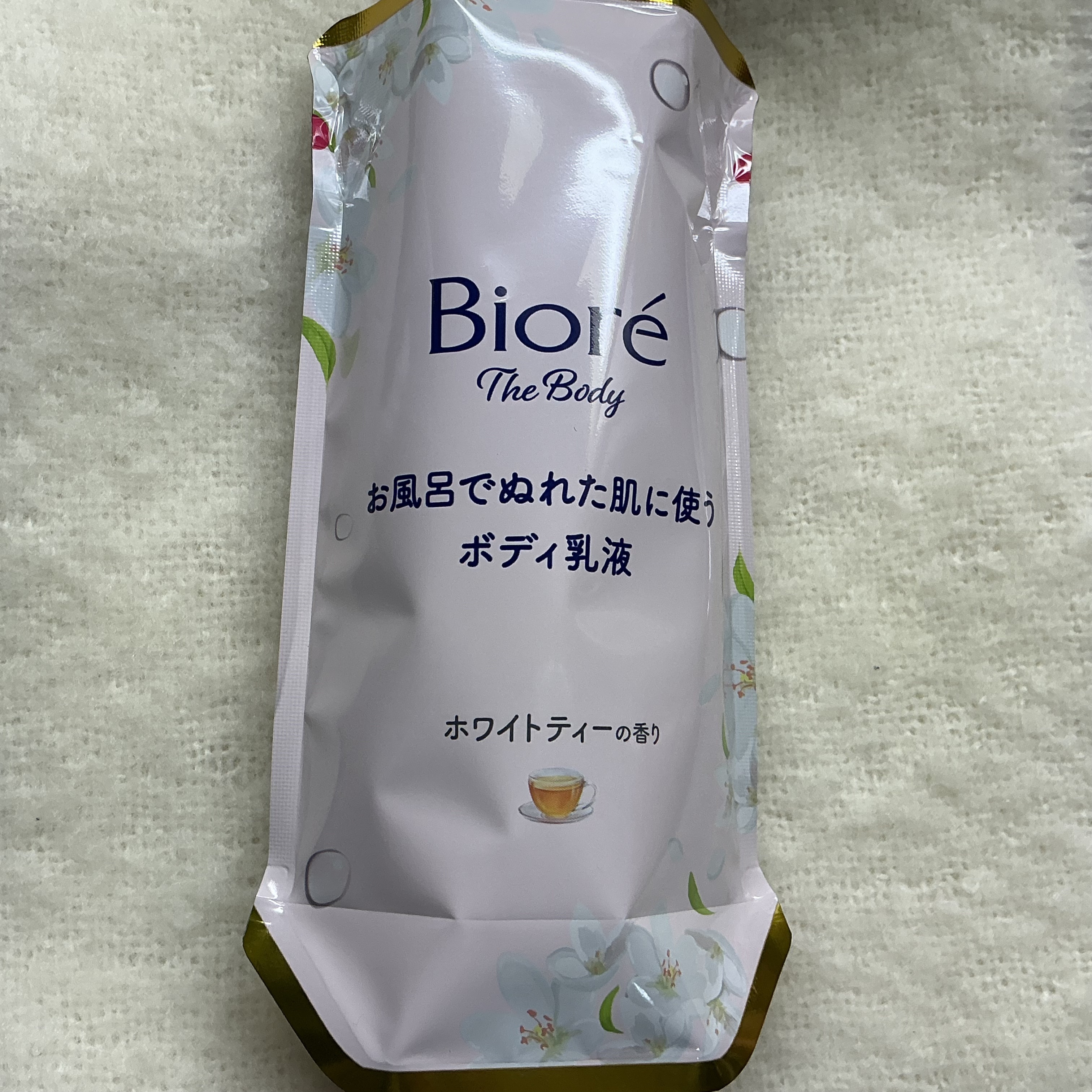 ビオレ ザ ボディ お風呂でぬれた肌に使うボディ乳液 肌しっとり ホワイトティーの香り つりさげパック(つけかえ用) 285ml/ビオレu/ボディミルクを使ったクチコミ（1枚目）