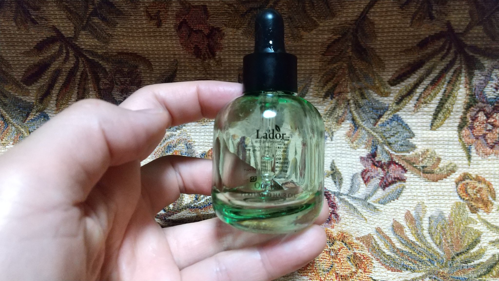 使い切りました。
LADOR(ラドール) パフュームヘアオイル 韓国コスメ 洗い流さないトリートメント ヘアケア ダメージケア ヘアエッセンス つや髪 香水 (30ml, アワーリーフ

