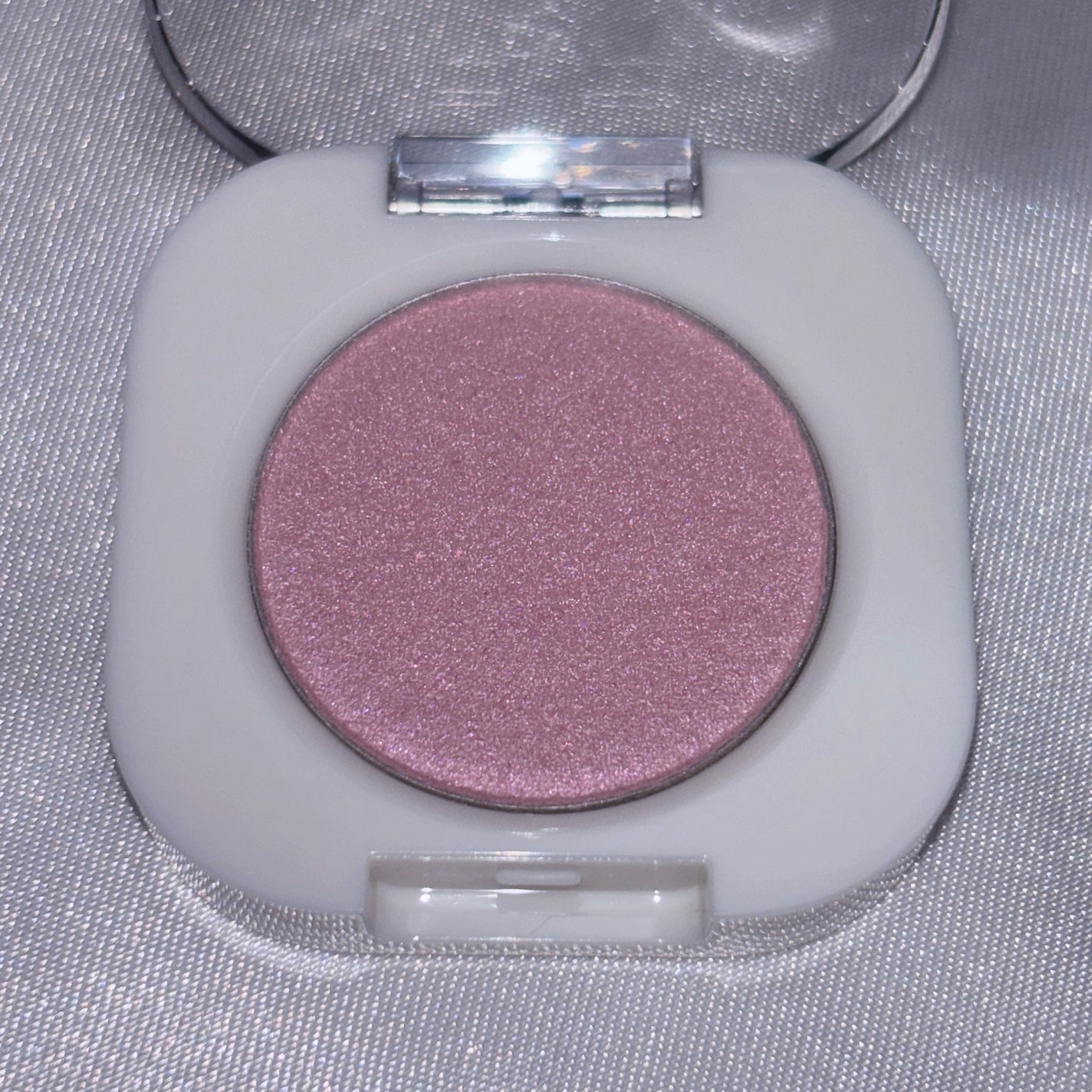 モノアイシャドウ/Laka/単色アイシャドウを使ったクチコミ(4枚目)