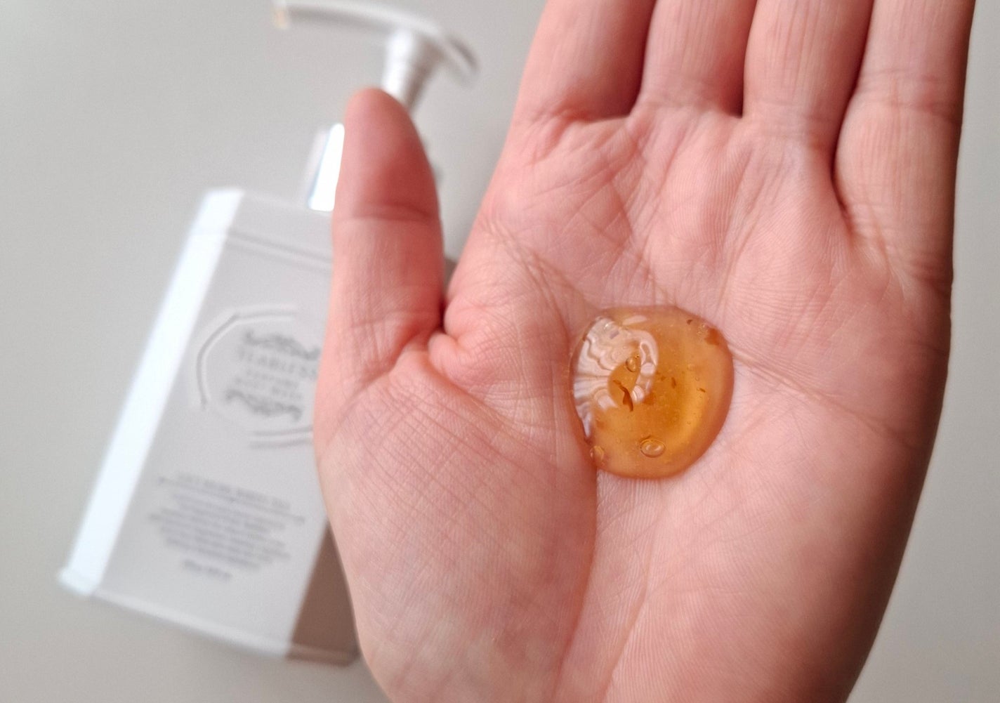 パフュームボディローション リリィムスクホワイトティー/TEABLESS/ボディローションを使ったクチコミ(2枚目)