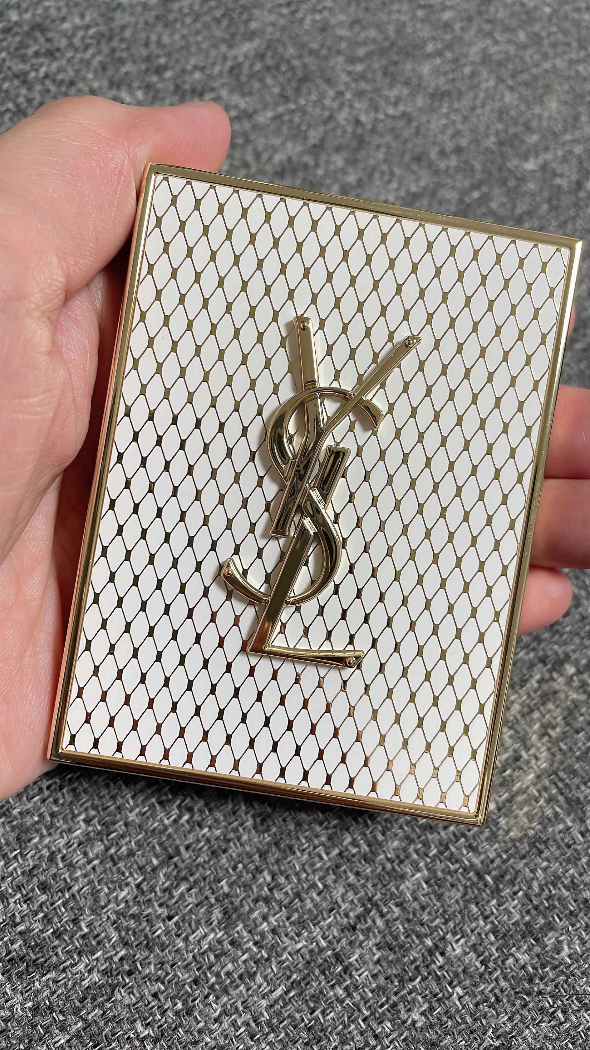 クチュール ミニ クラッチ/YVES SAINT LAURENT BEAUTE/アイシャドウパレットを使ったクチコミ（3枚目）