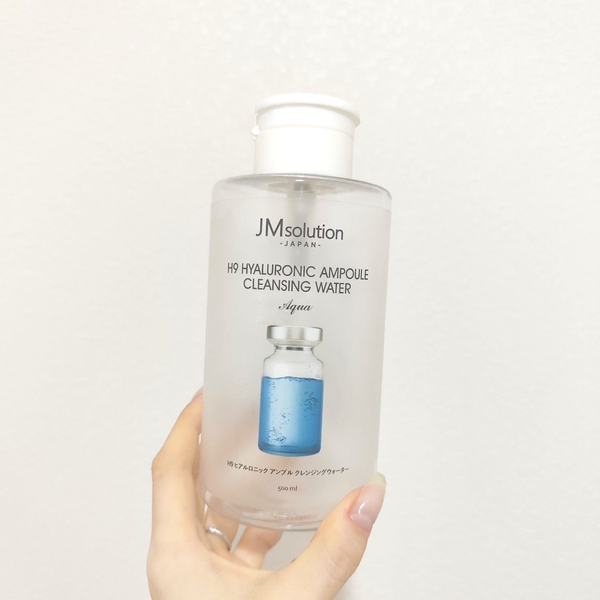 〖JMsolution ヒアルロニック アンプルクレンジングウォーター〗

使い切りです。
大きめのボトルでコスパが良くて、
ガンガン使えるクレンジングウォーター️🩵

コットンに浸しやすい形状の蓋になってるのも、
かなりポイント高いです