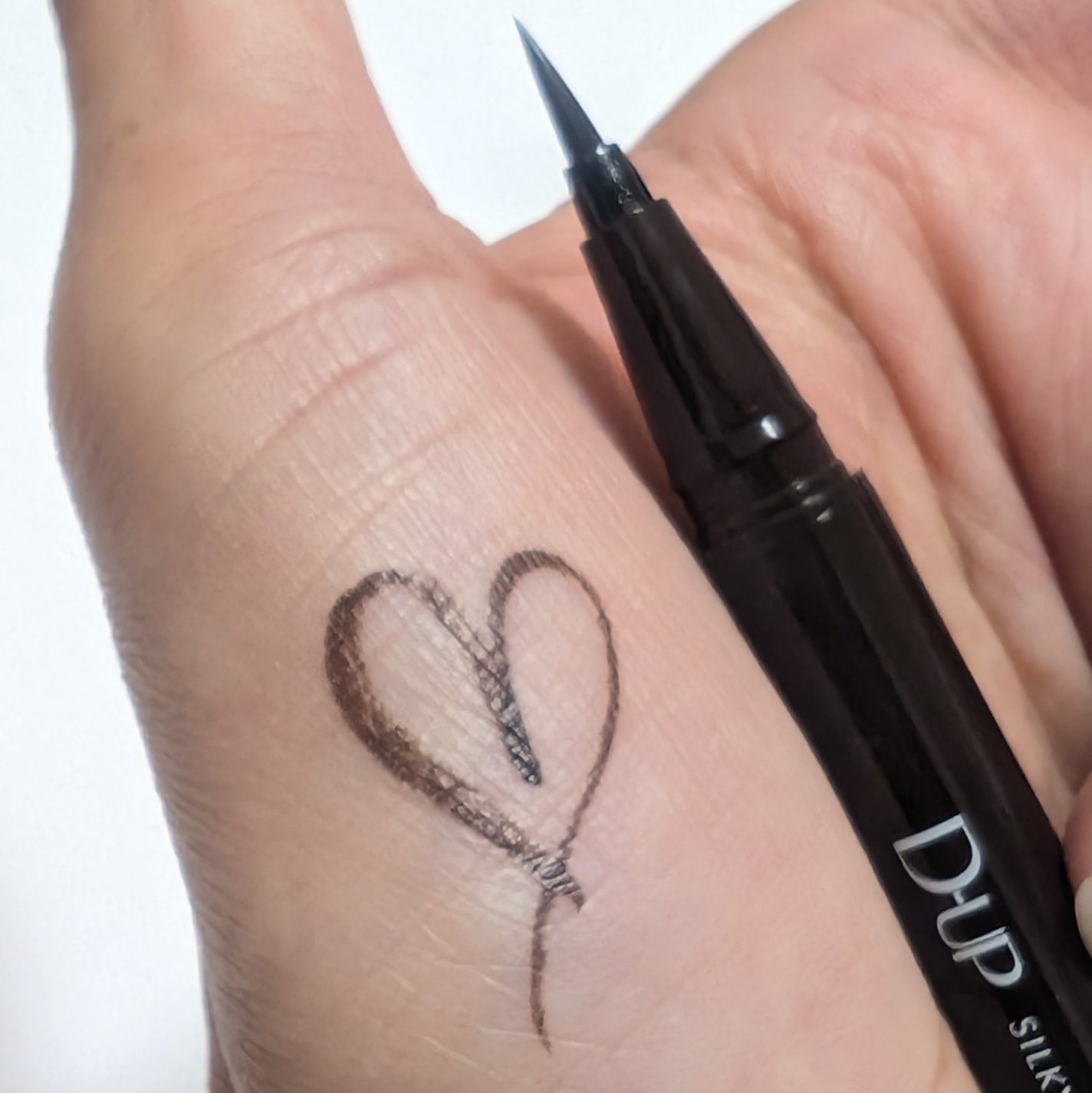 シルキーリキッドアイライナーWP/D-UP/リキッドアイライナーを使ったクチコミ(2枚目)