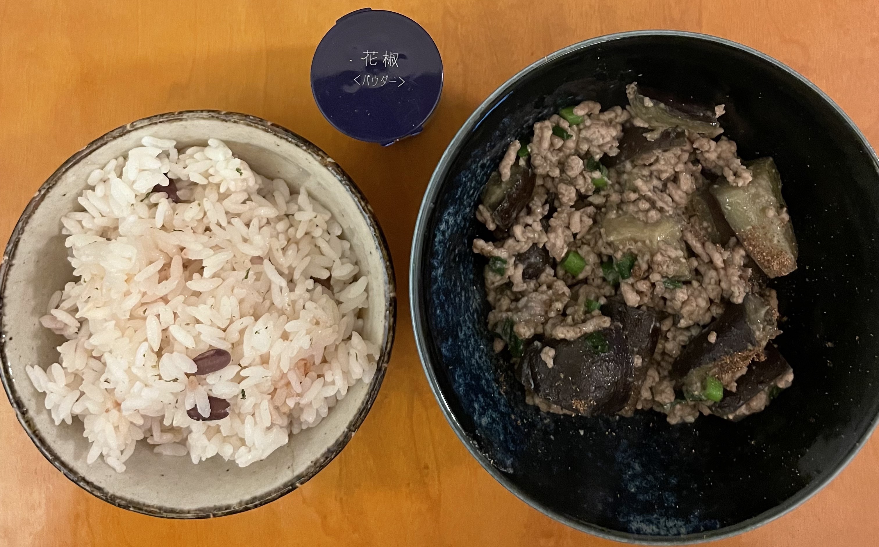 美肌への道

ある日の夕飯

麻婆茄子
小豆入りご飯

何か汁物があると
良いですよね。
味噌は麻婆茄子に入っているので
栄養は摂れているかとは思いますが。

寒くなりました。
皆様暖かくしてお過ごしくださいね。


