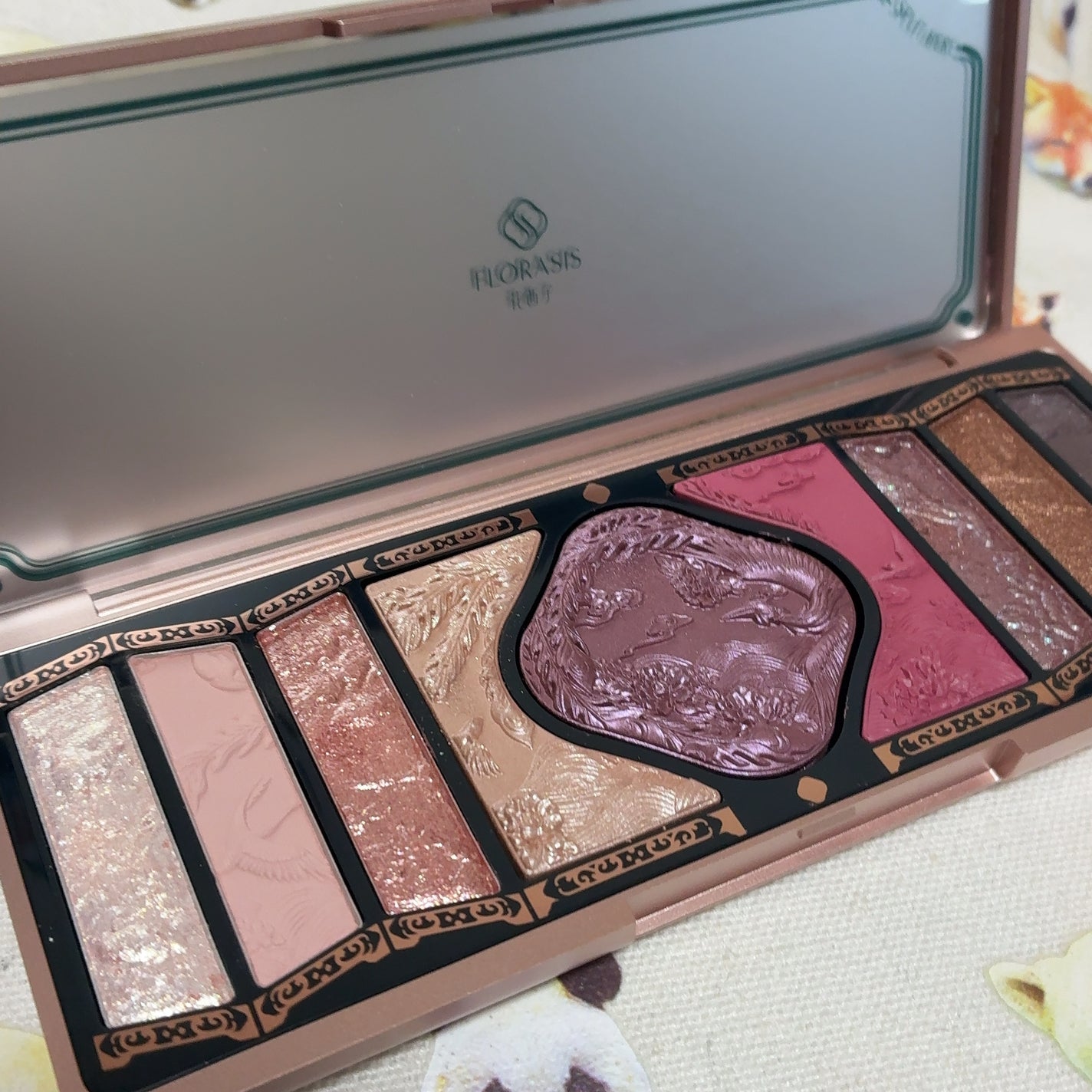 百鳥朝鳳 アイシャドウパレット/花西子/アイシャドウパレットを使ったクチコミ(2枚目)