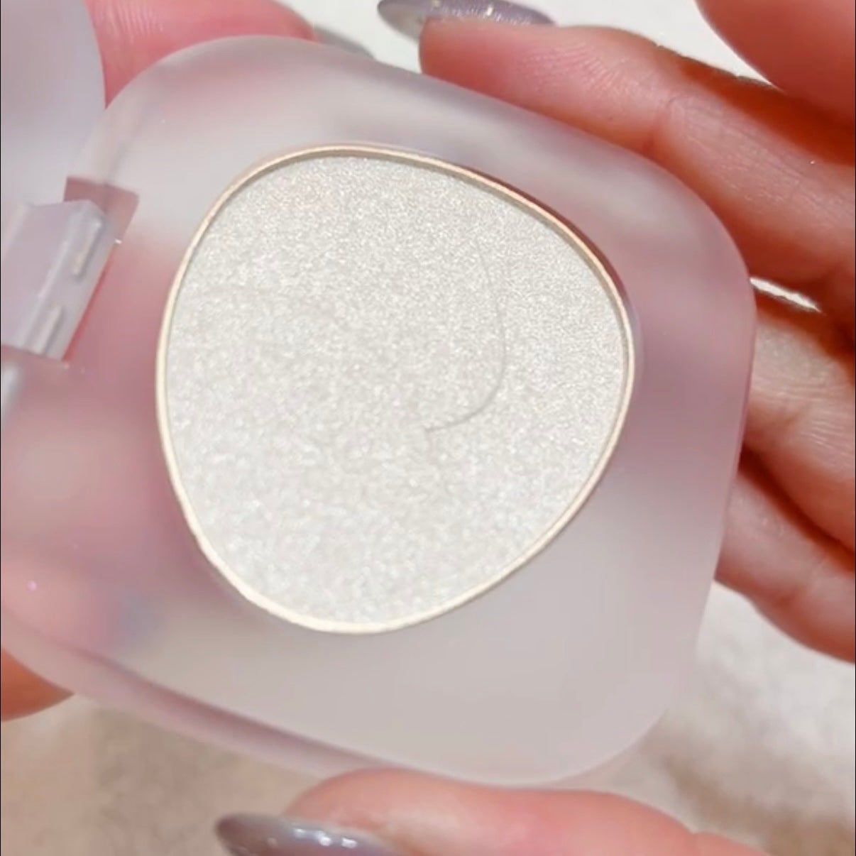 トーン ペタル フロート ブラッシュ/to/one/パウダーチークを使ったクチコミ(4枚目)