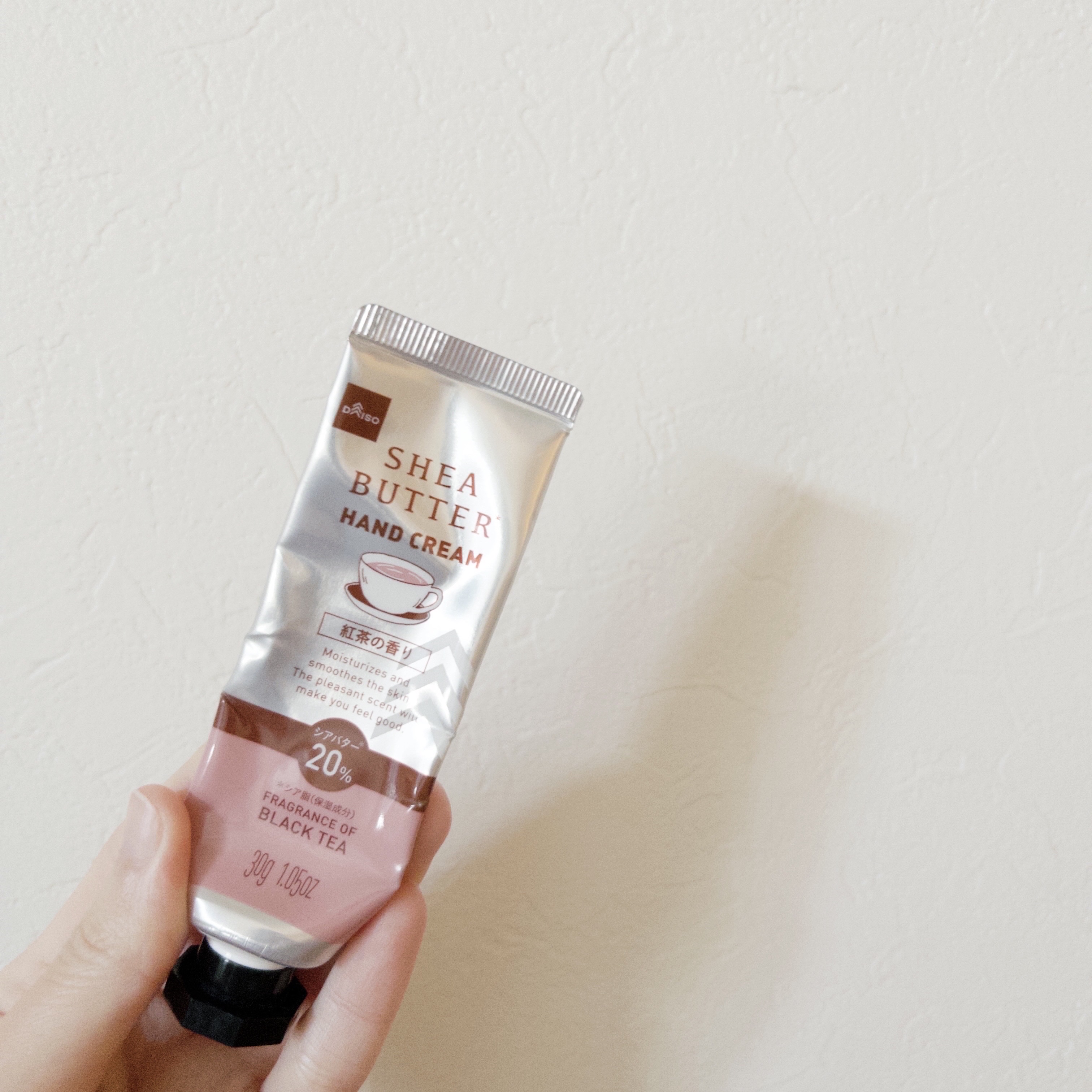 シアバター配合ハンドクリーム　紅茶/DAISO/ハンドクリームを使ったクチコミ（1枚目）