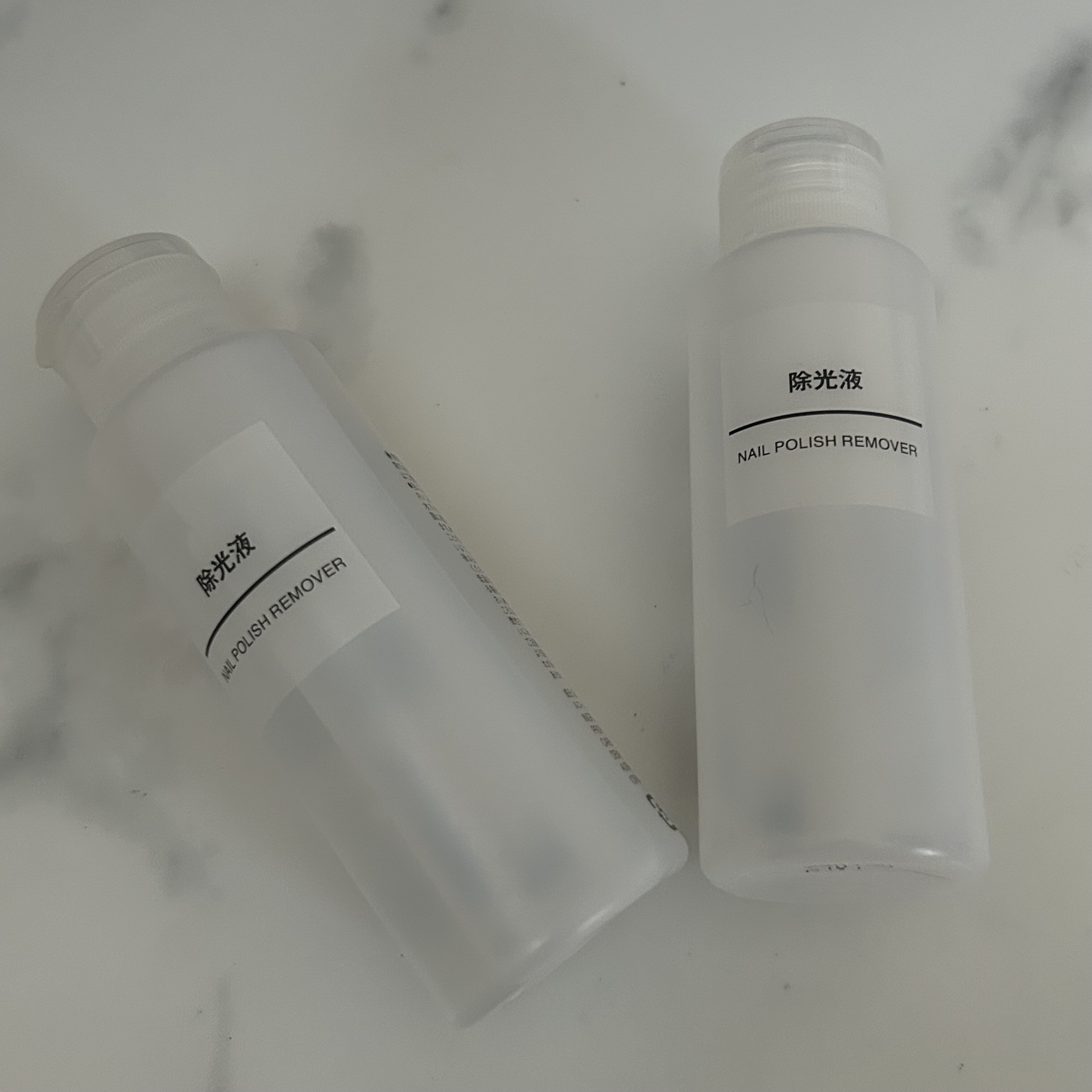 #LIPSベスコス使ってみた 

┈┈┈┈
無印良品
除光液　
┈┈┈┈

リピ&ストック買いしてる除光液‼️

オレンジの香りの除光液🍊
除光液特有の香りが苦手な方におすすめ！
除光液と思えないほどいい香りです

ラメもしっかり落ちるの