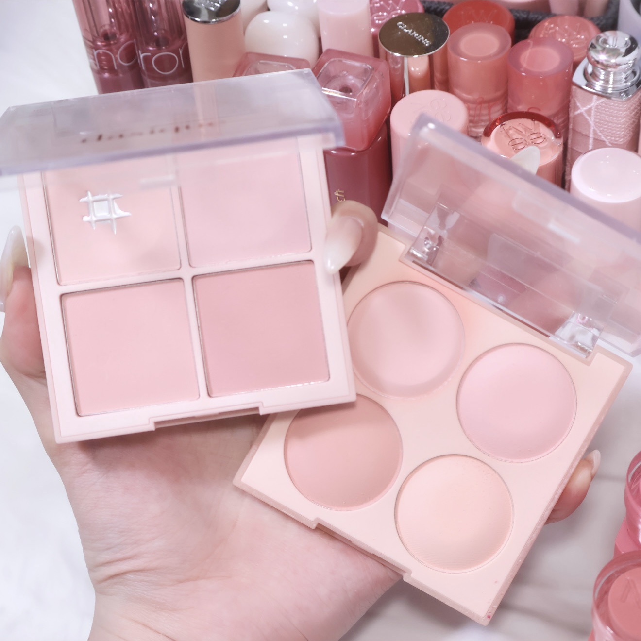 両方ガッツリ底見えしてる（写真は少し前）デイジークのチーク。