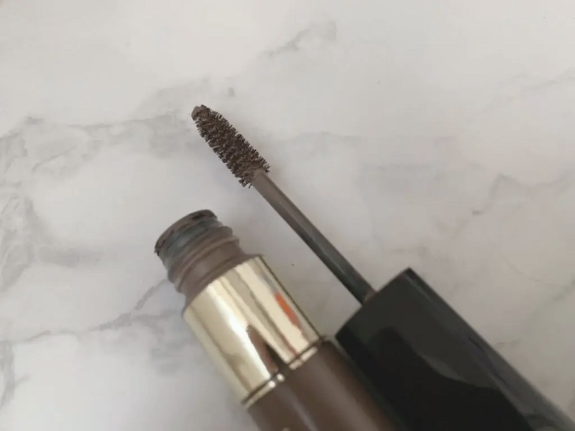 ヘビーローテーション カラーリングアイブロウEX/ヘビーローテーション/眉マスカラを使ったクチコミ（2枚目）