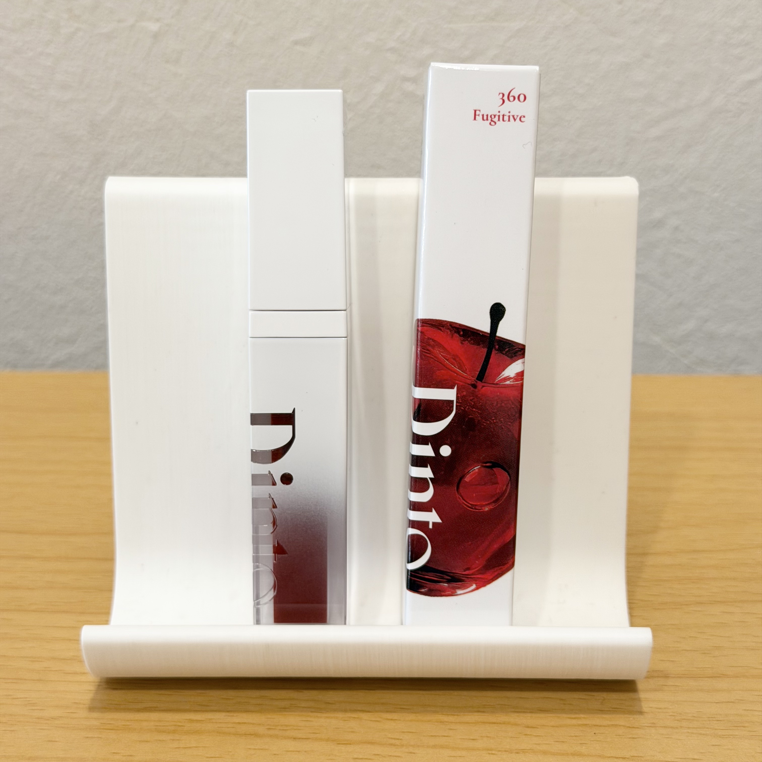 ┈┈┈┈┈┈┈┈┈┈

Dinto

ミラーレスリップオイルグロス

┈┈┈┈┈┈┈┈┈┈

360 Fugitive

なめらかなとろんとしたテクスチャーで塗りやすくカラーも可愛い🥺‎🤍

単体でも可愛いし重ね塗りしてもかわいい！

