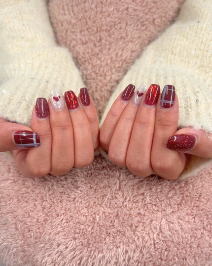 Beauty B on LIPS 「みんなのクリスマスネイルが可愛すぎる🫶🏻💯クリスマスといえば..」(4枚目)