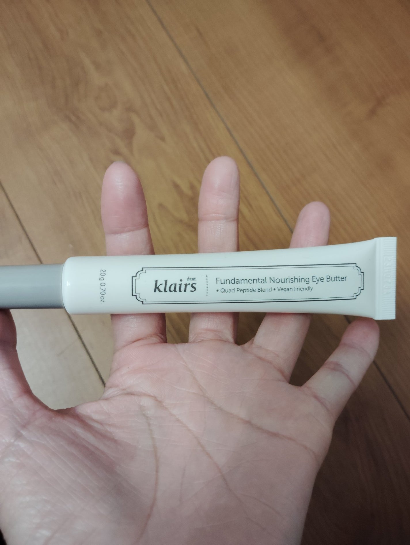 RI♡ on LIPS 「klairsファンダメンタルアイバター適量を手に取り目元に指で..」(1枚目)