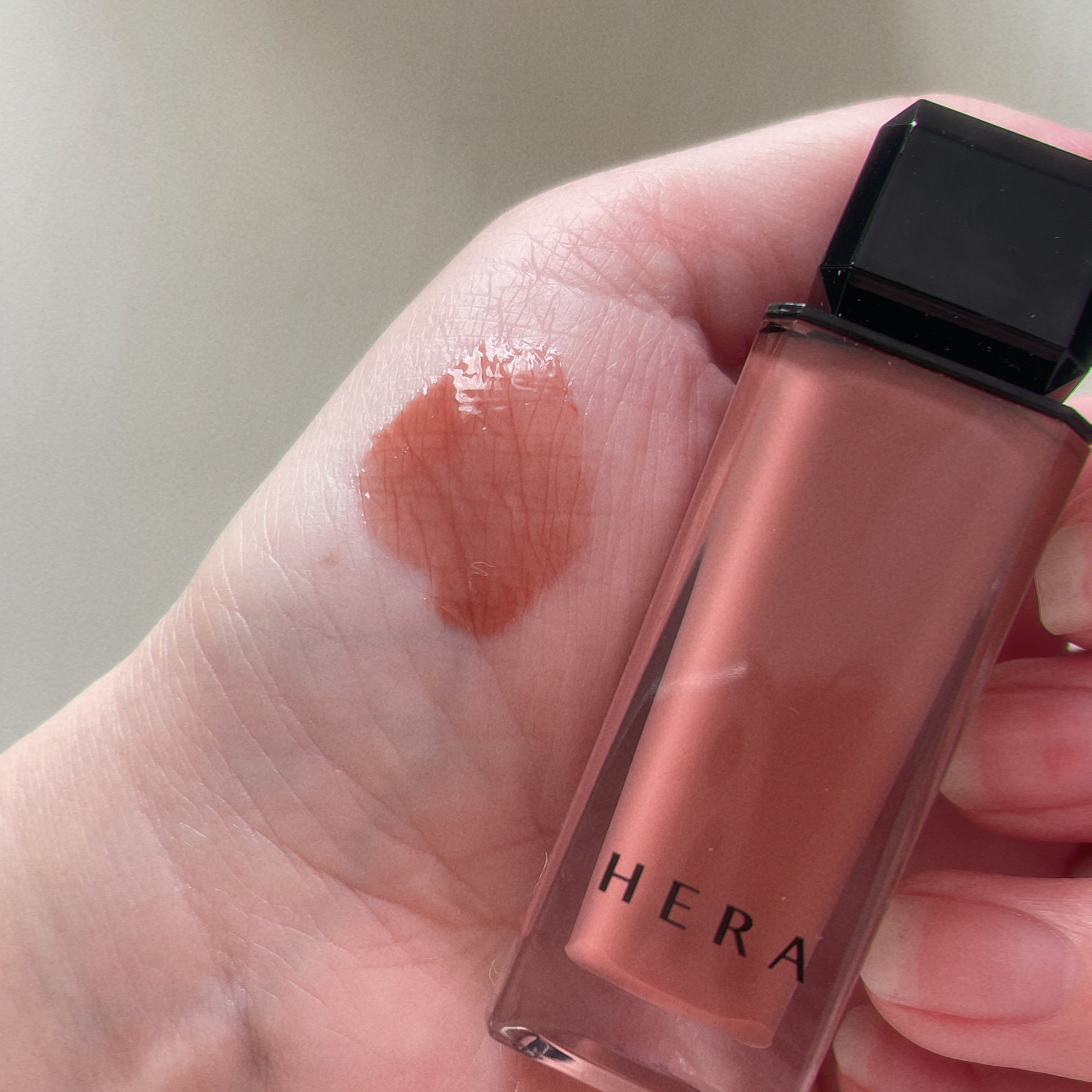 センシュアルヌードグロス/HERA/リップグロスを使ったクチコミ（3枚目）