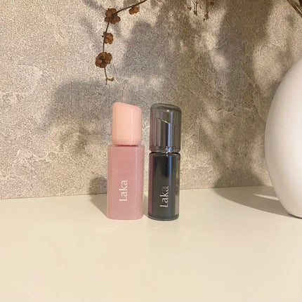 ずっっと気になっていた
Lakaのティントとリップをご紹介🧙🏻♀️🪄♡
バルーンティントは色持ちも良くて
ジュワッとしたカラーが肌馴染み抜群!
デビルリップはスルスル塗れて
深みのあるカラーが秋冬メ