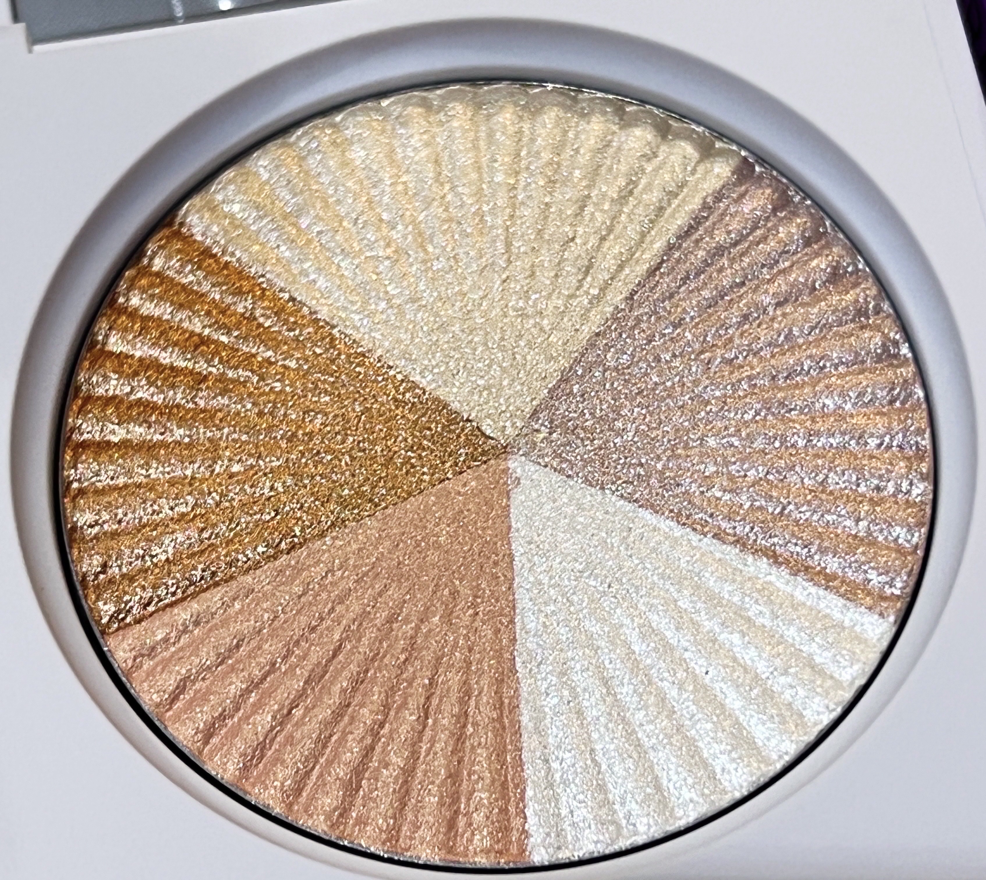 Ofra Cosmetics OFRA HIGHLIGHTER ALL OF THE LIGHTSのクチコミ「

OFRA Cosmetics 
ハイライター 7g
ビバリーヒルズ
¥6,965 →¥2,.....」（1枚目）