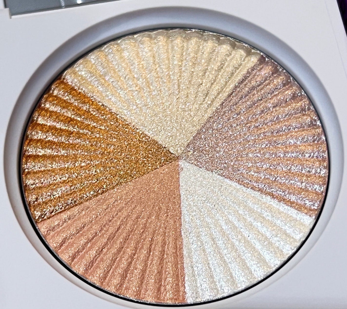 OFRA HIGHLIGHTER ALL OF THE LIGHTS/Ofra Cosmetics/パウダーハイライトを使ったクチコミ(1枚目)