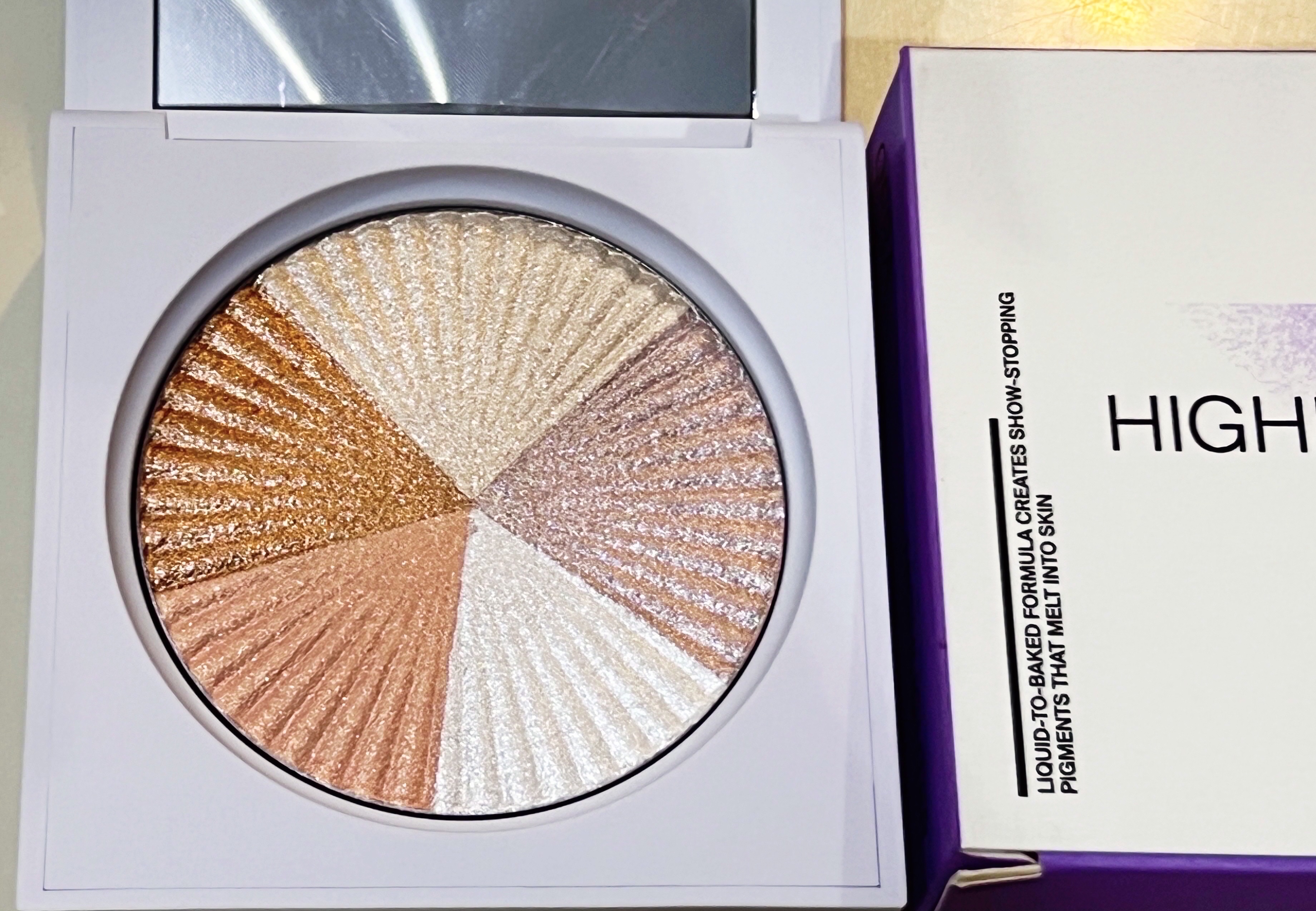 Ofra Cosmetics OFRA HIGHLIGHTER ALL OF THE LIGHTSのクチコミ「

OFRA Cosmetics 
ハイライター 7g
ビバリーヒルズ
¥6,965 →¥2,.....」（2枚目）