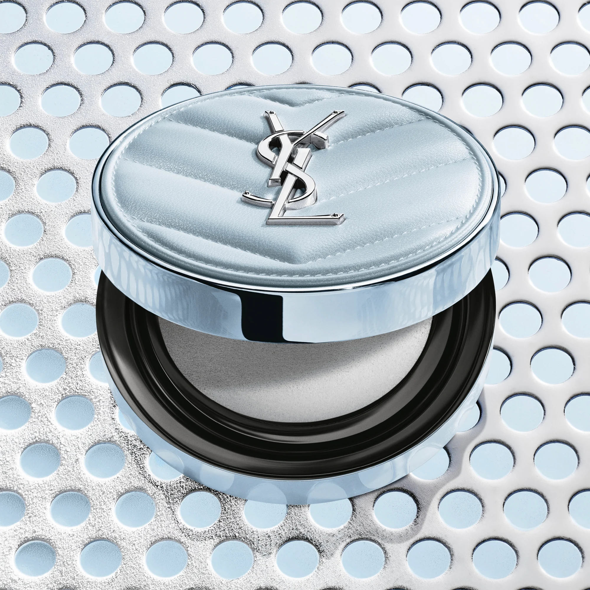 イヴ・サンローランからひんやりクッションフェイスパウダーが登場の画像