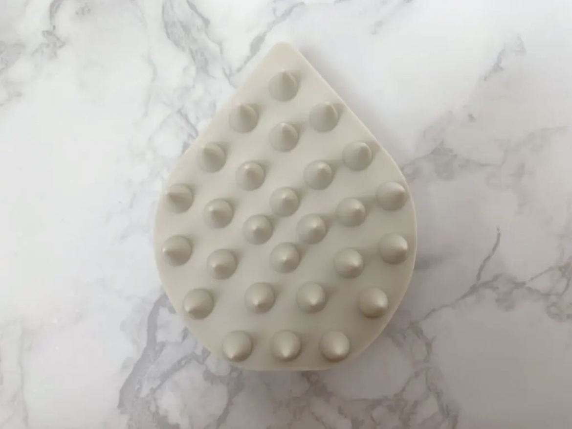 リラクシングマッサージブラシ ベージュ/エトヴォス/スカルプブラシを使ったクチコミ（2枚目）