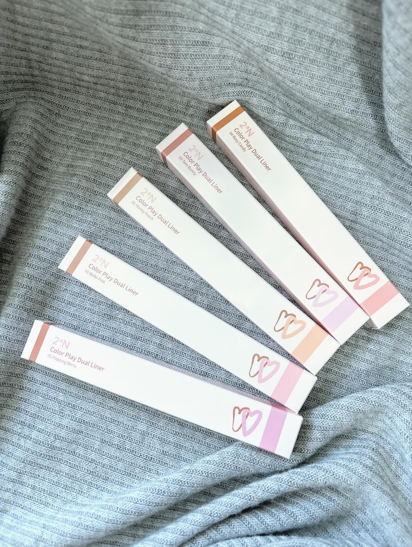 カラープレイデュアルライナー/2aN/スティックアイシャドウを使ったクチコミ（2枚目）