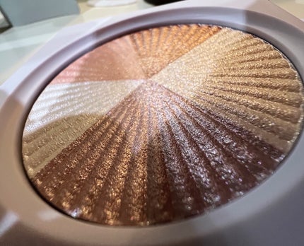 OFRA HIGHLIGHTER ALL OF THE LIGHTS/Ofra Cosmetics/パウダーハイライトを使ったクチコミ(5枚目)