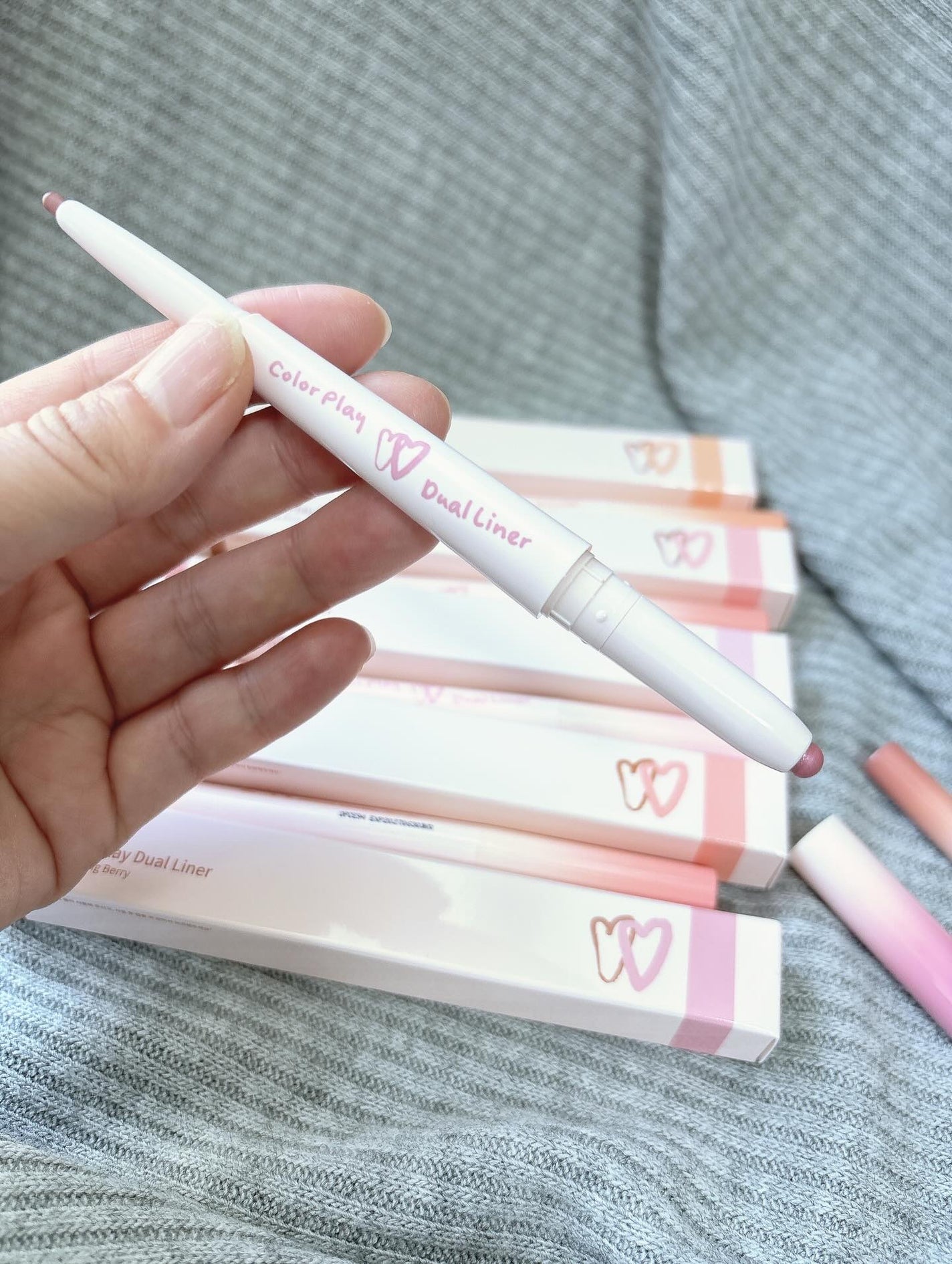 カラープレイデュアルライナー/2aN/スティックアイシャドウを使ったクチコミ(4枚目)