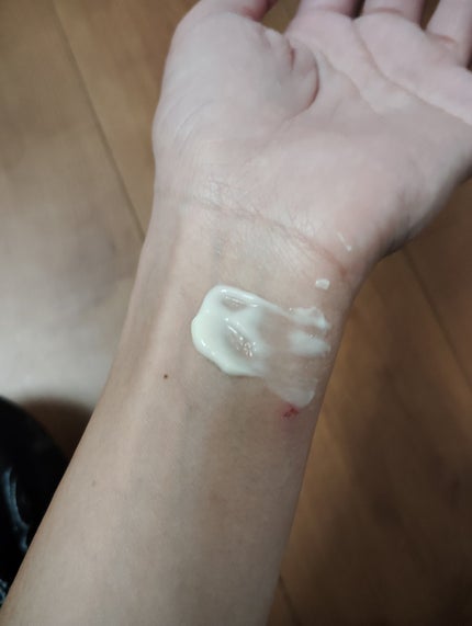 RI♡ on LIPS 「klairsファンダメンタルアイバター適量を手に取り目元に指で..」(2枚目)